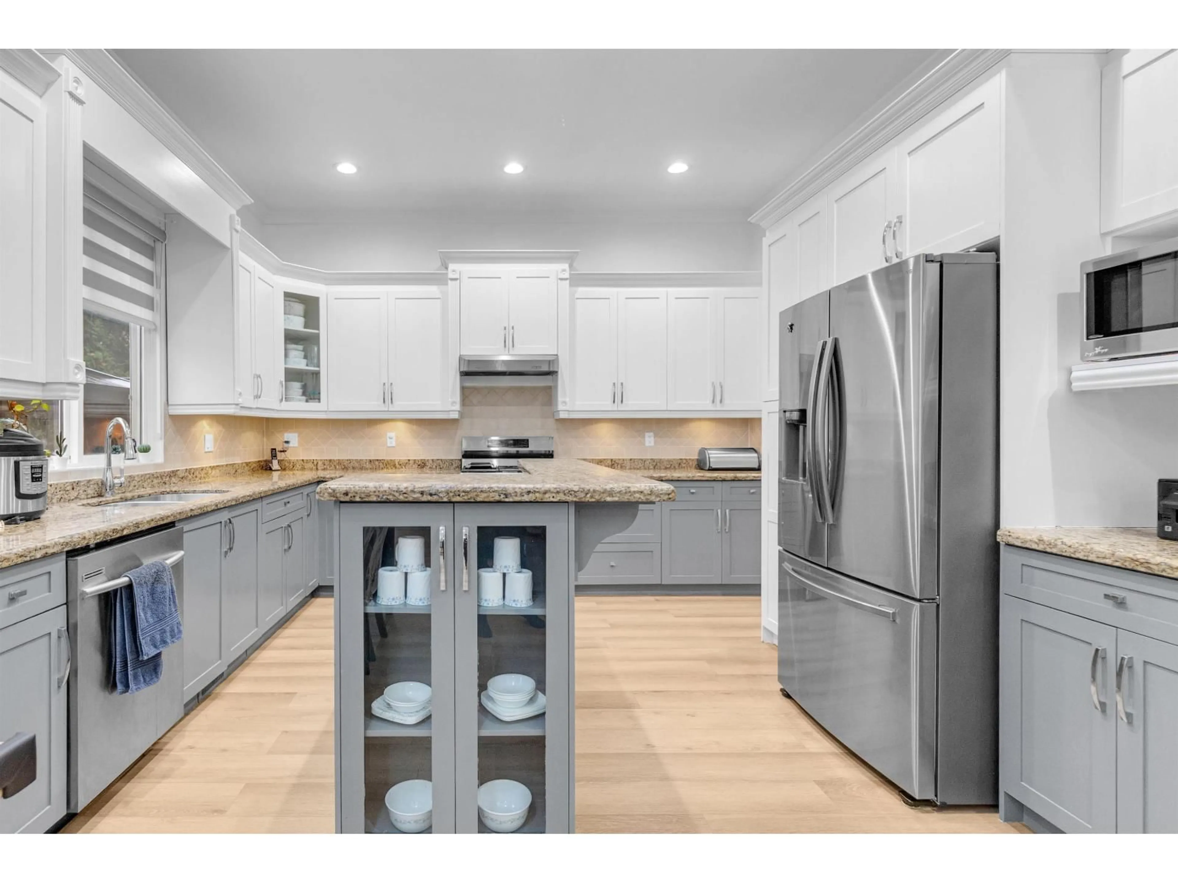 Open concept kitchen, unknown for 18358 67 AVENUE, Surrey British Columbia V3S1E5