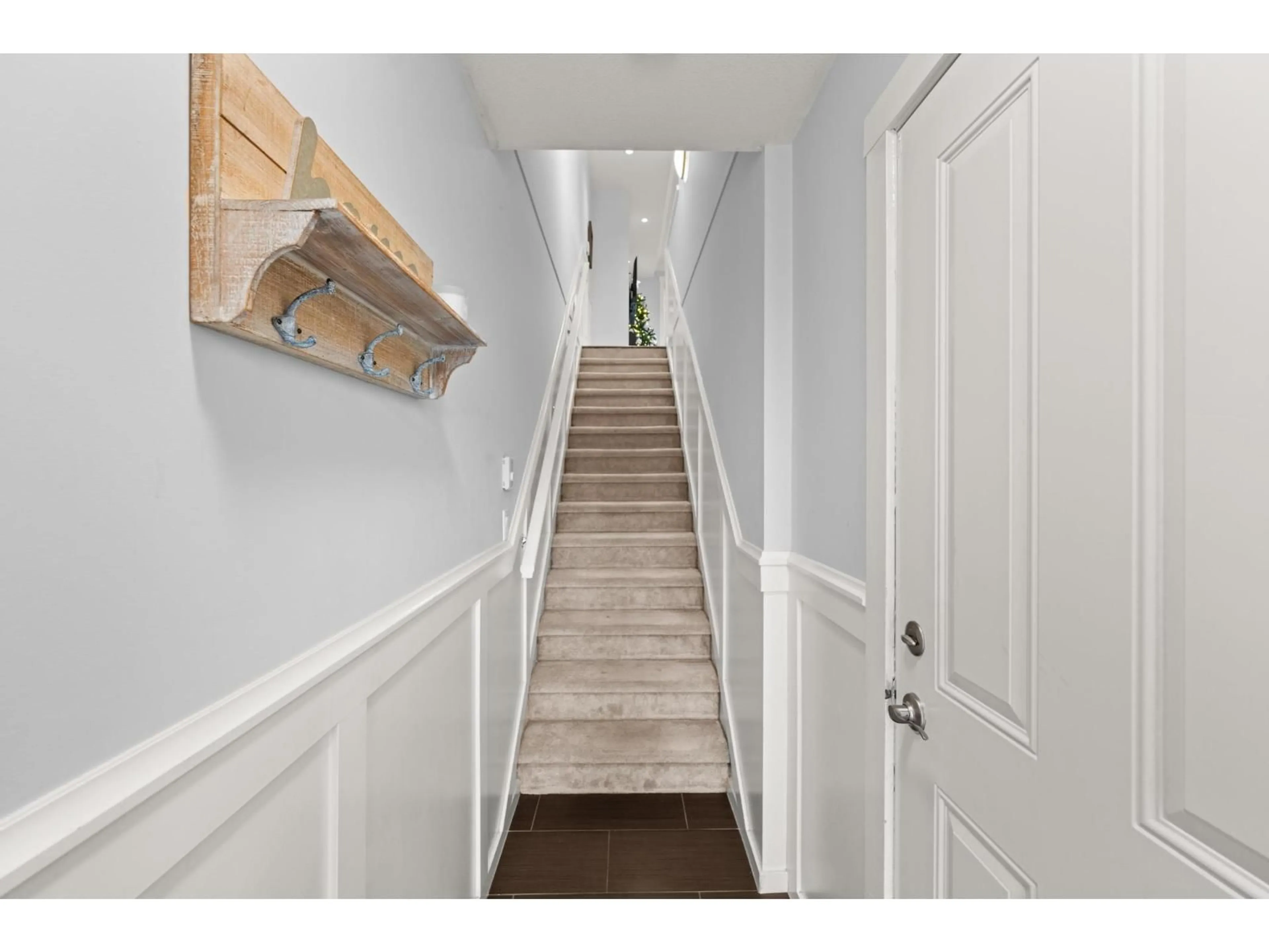 Indoor entryway for 16 - 18983 72A AVENUE, Surrey British Columbia V4N1A5