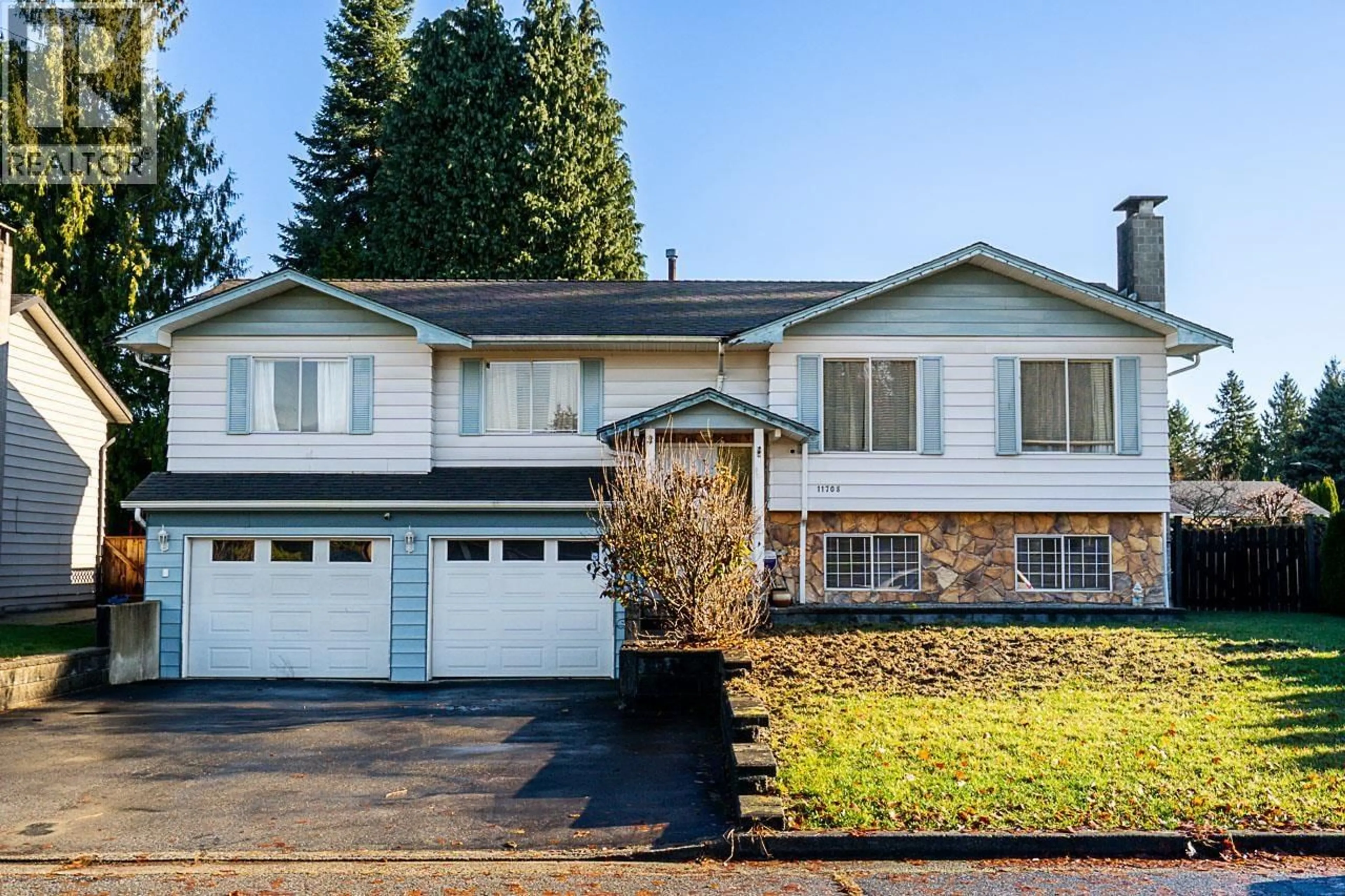 Home with vinyl exterior material, street for 11708 FRASERVIEW STREET, Maple Ridge British Columbia V2X8A8