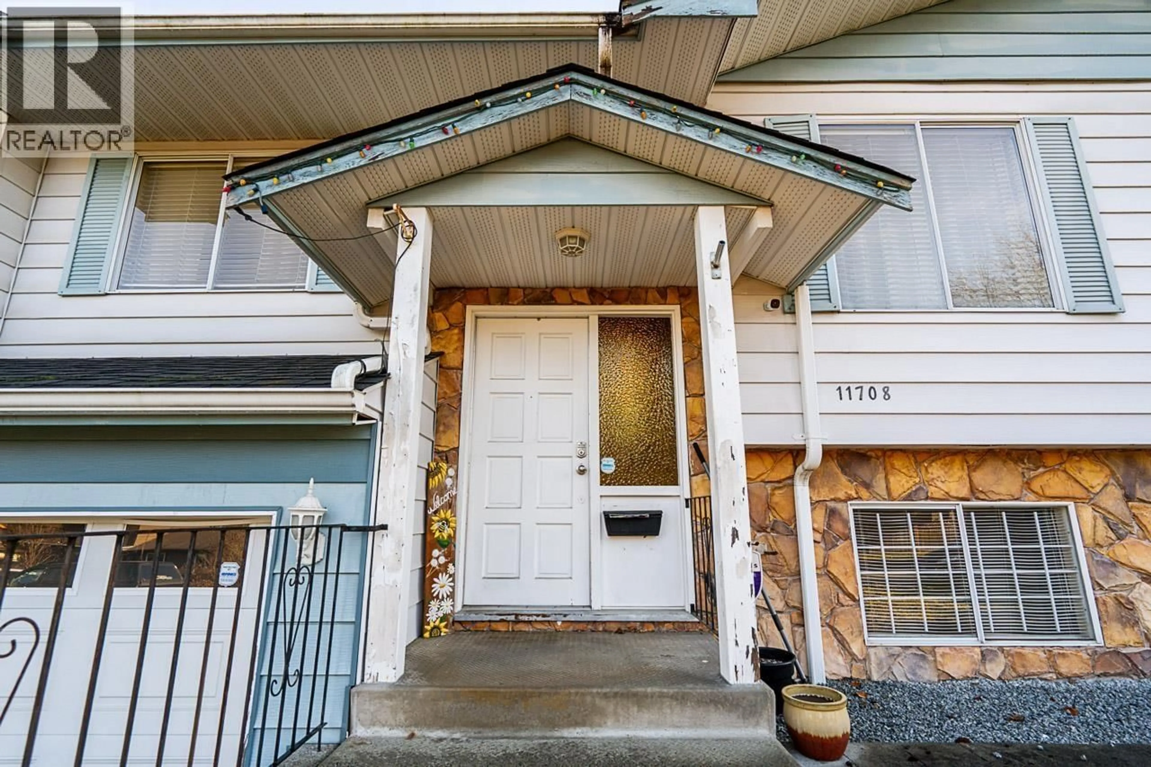 Indoor entryway for 11708 FRASERVIEW STREET, Maple Ridge British Columbia V2X8A8