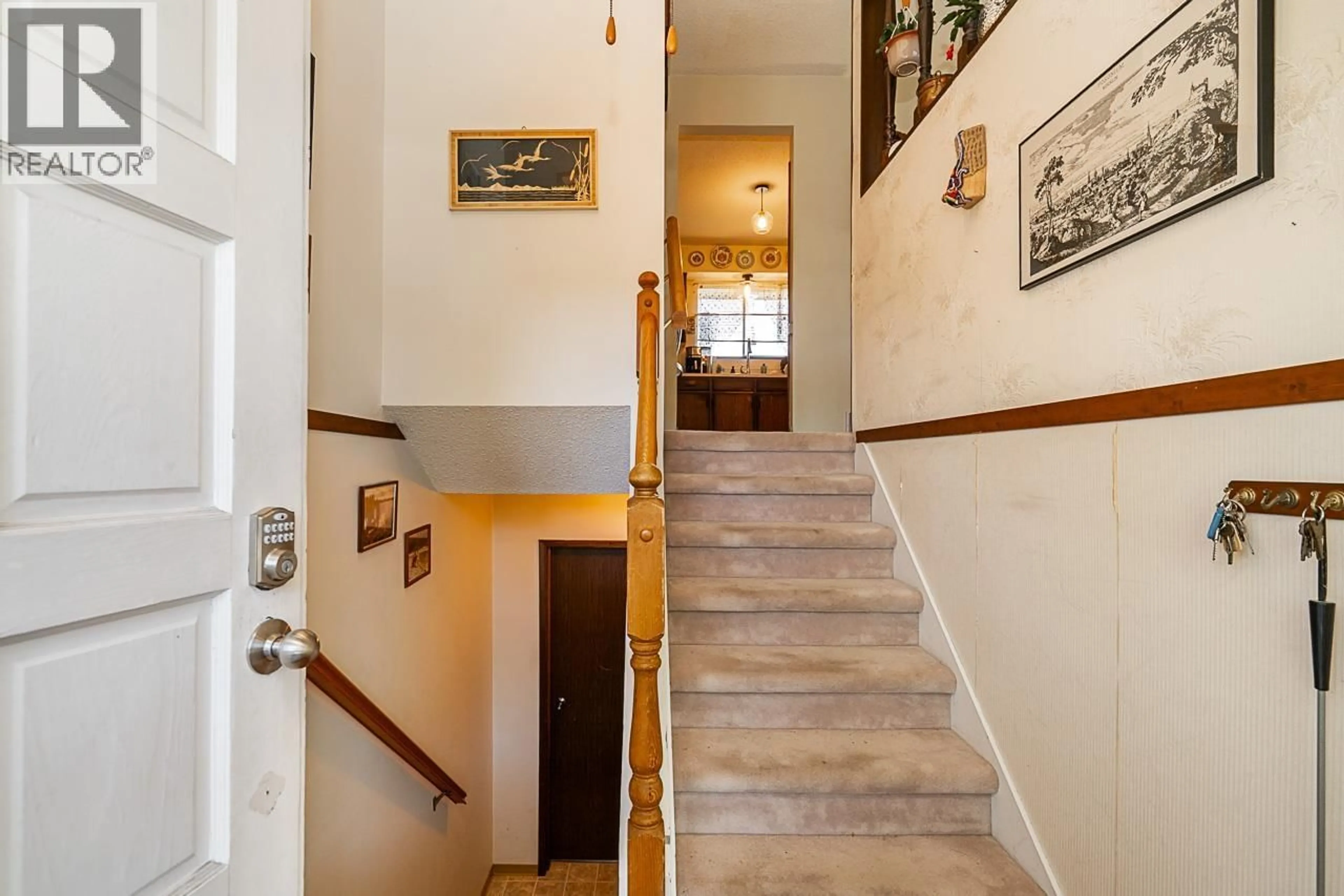 Indoor foyer for 11708 FRASERVIEW STREET, Maple Ridge British Columbia V2X8A8