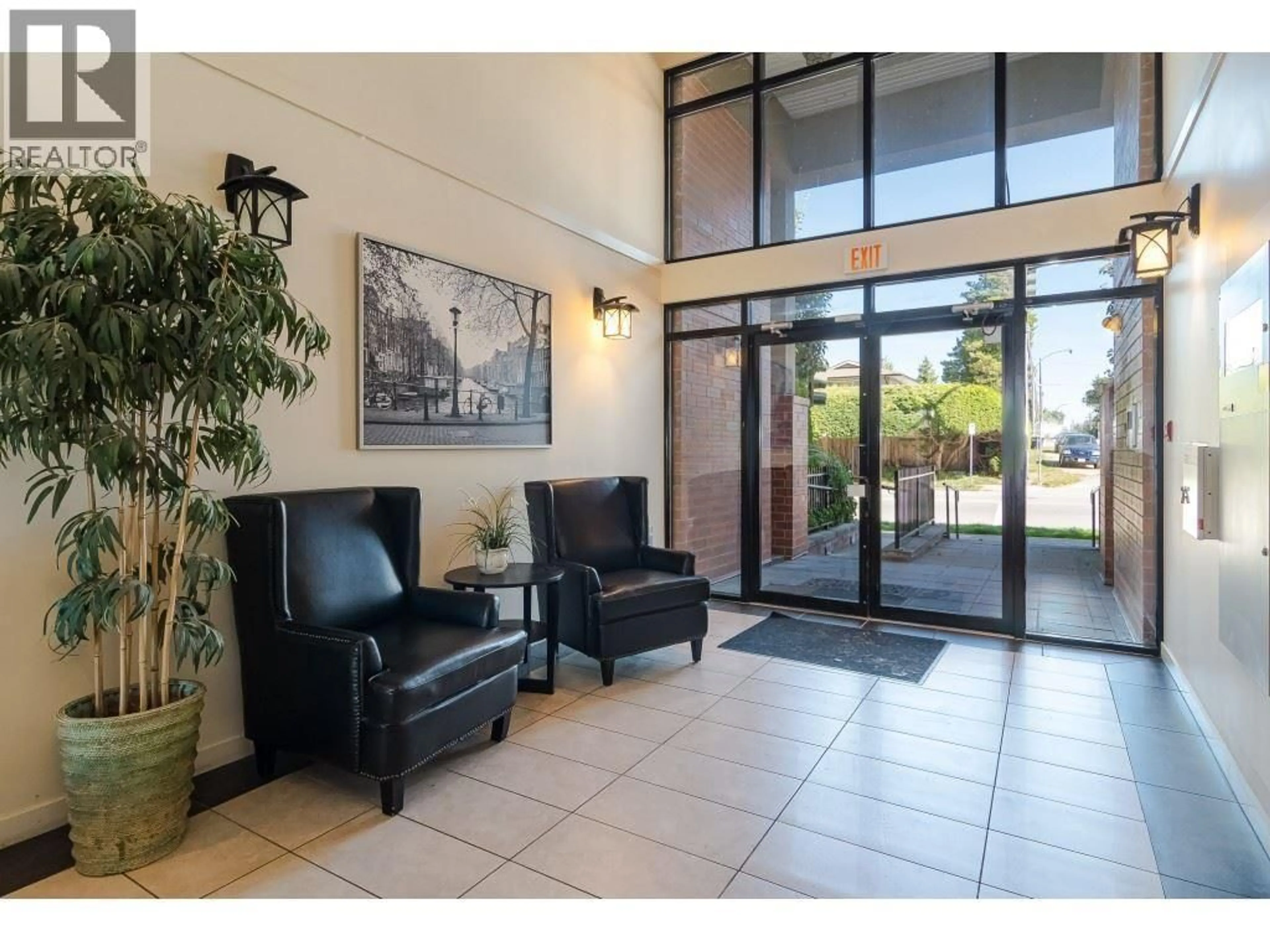 Indoor foyer for 103 - 2191 SHAUGHNESSY STREET, Port Coquitlam British Columbia V3C3C7