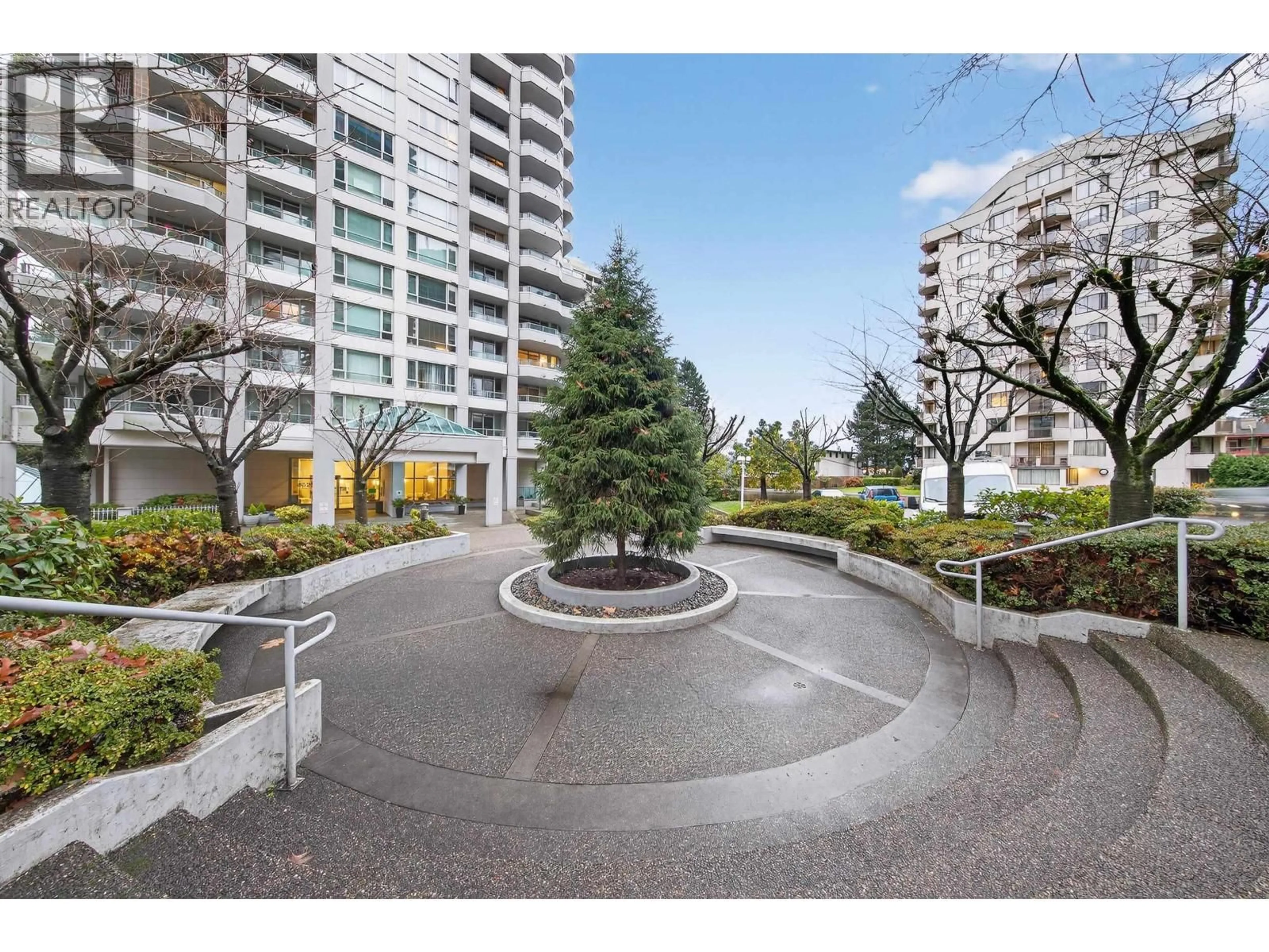 Patio, street for 1010 - 4825 HAZEL STREET, Burnaby British Columbia V5H4N4