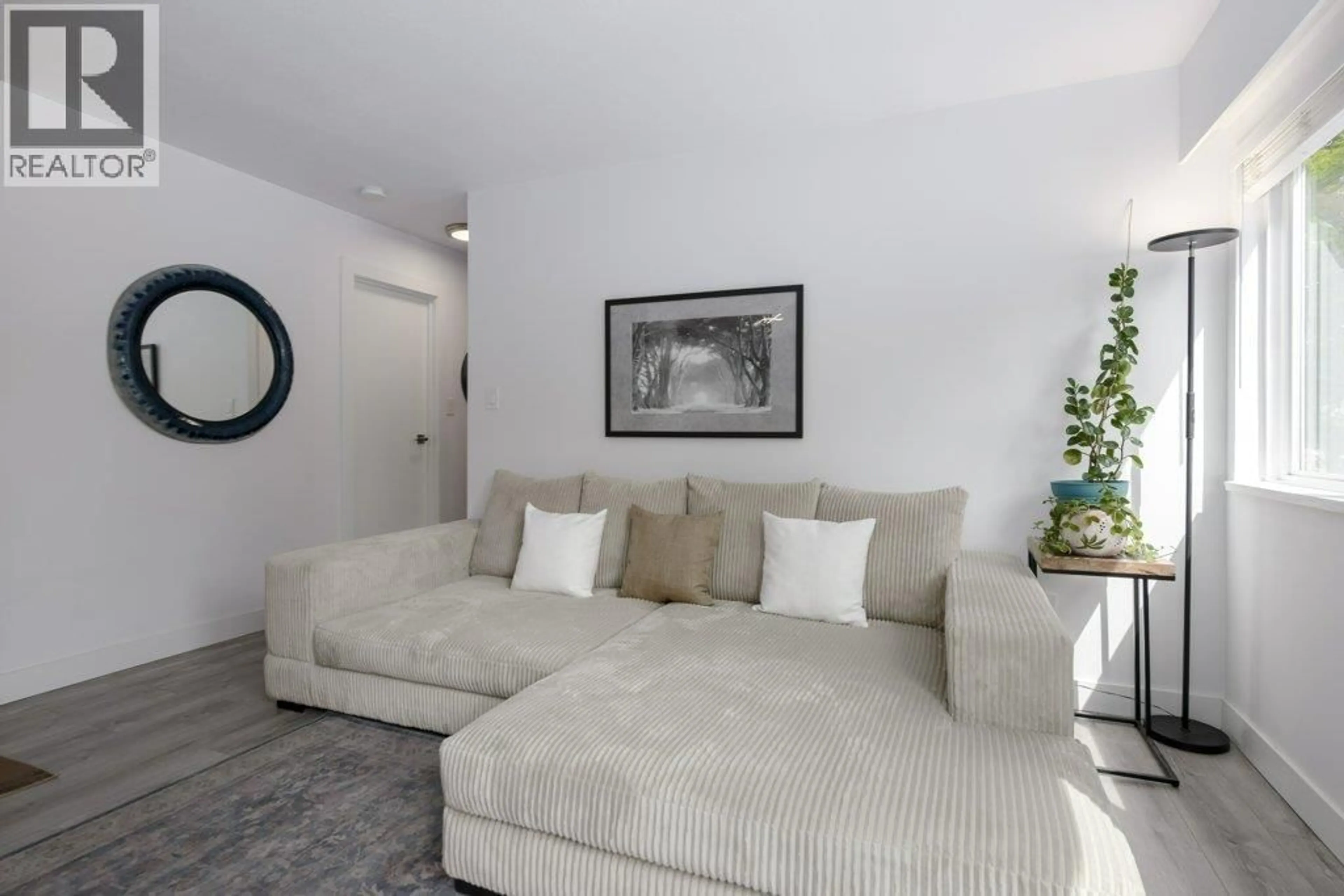 Living room with furniture, unknown for 301 - 29 NANAIMO STREET, Vancouver British Columbia V5L4Z6