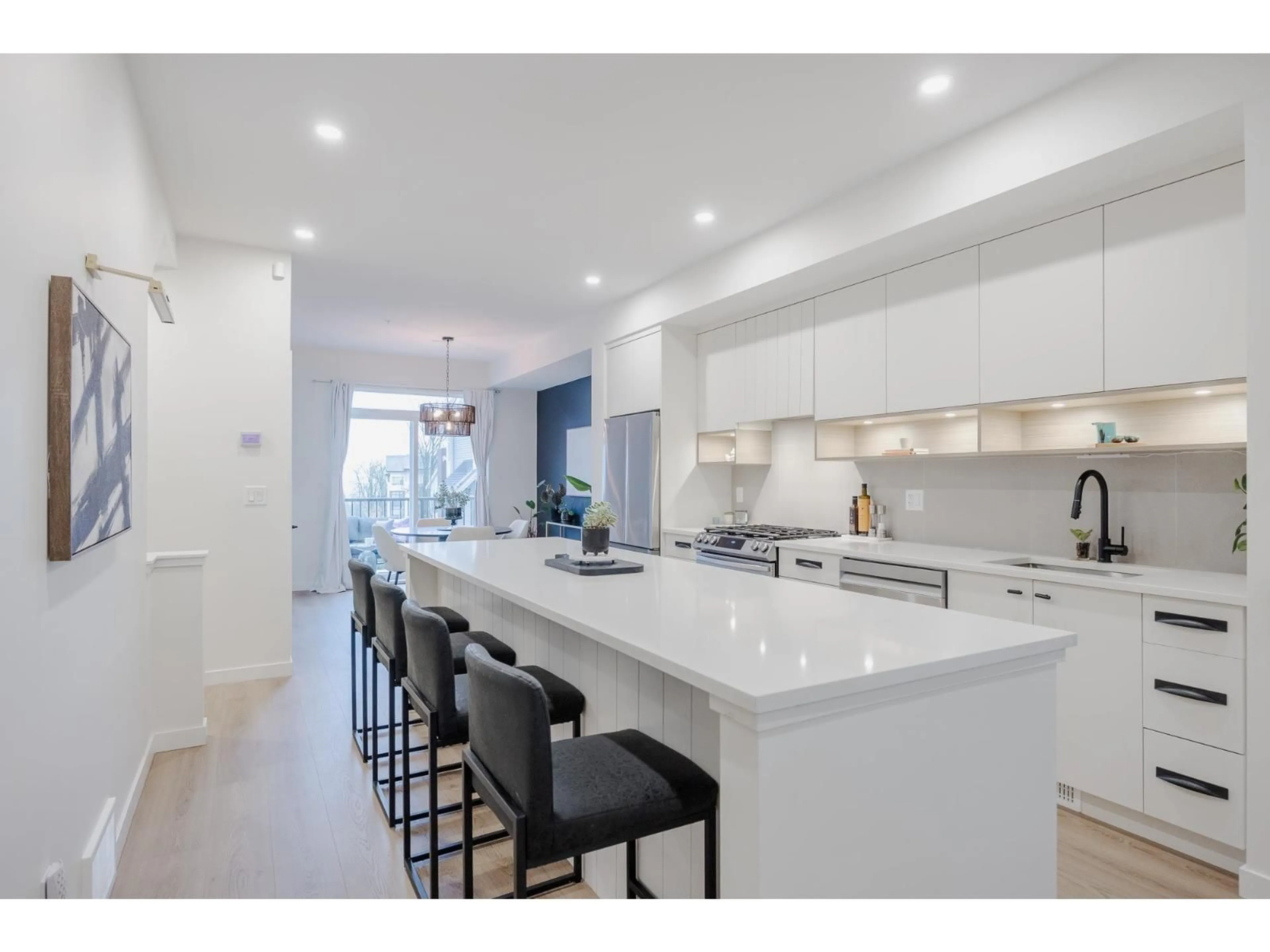 Open concept kitchen, ceramic/tile floor for 10 - 33929 BARKER COURT, Mission British Columbia V2V0K2