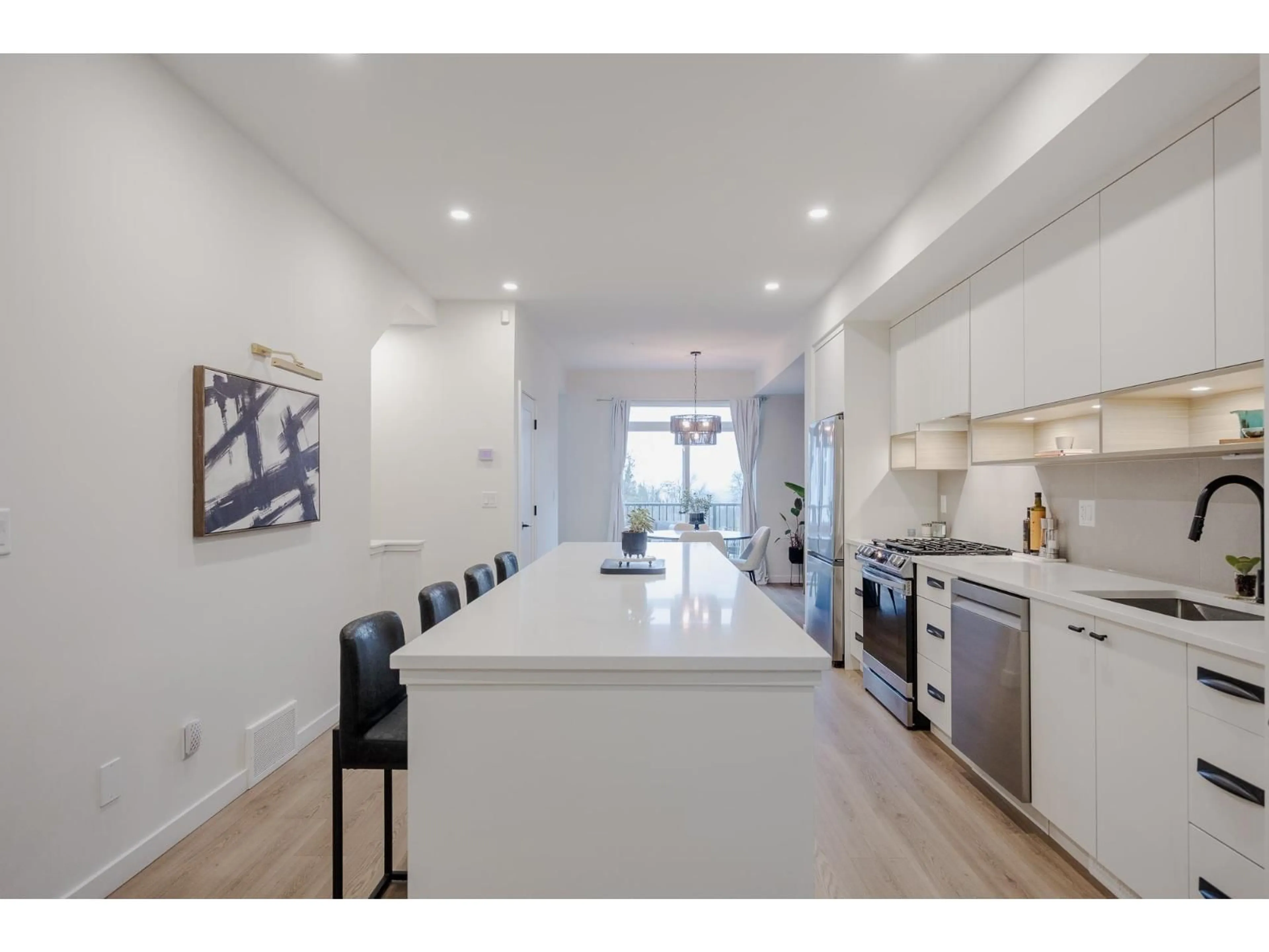 Open concept kitchen, unknown for 10 - 33929 BARKER COURT, Mission British Columbia V2V0K2