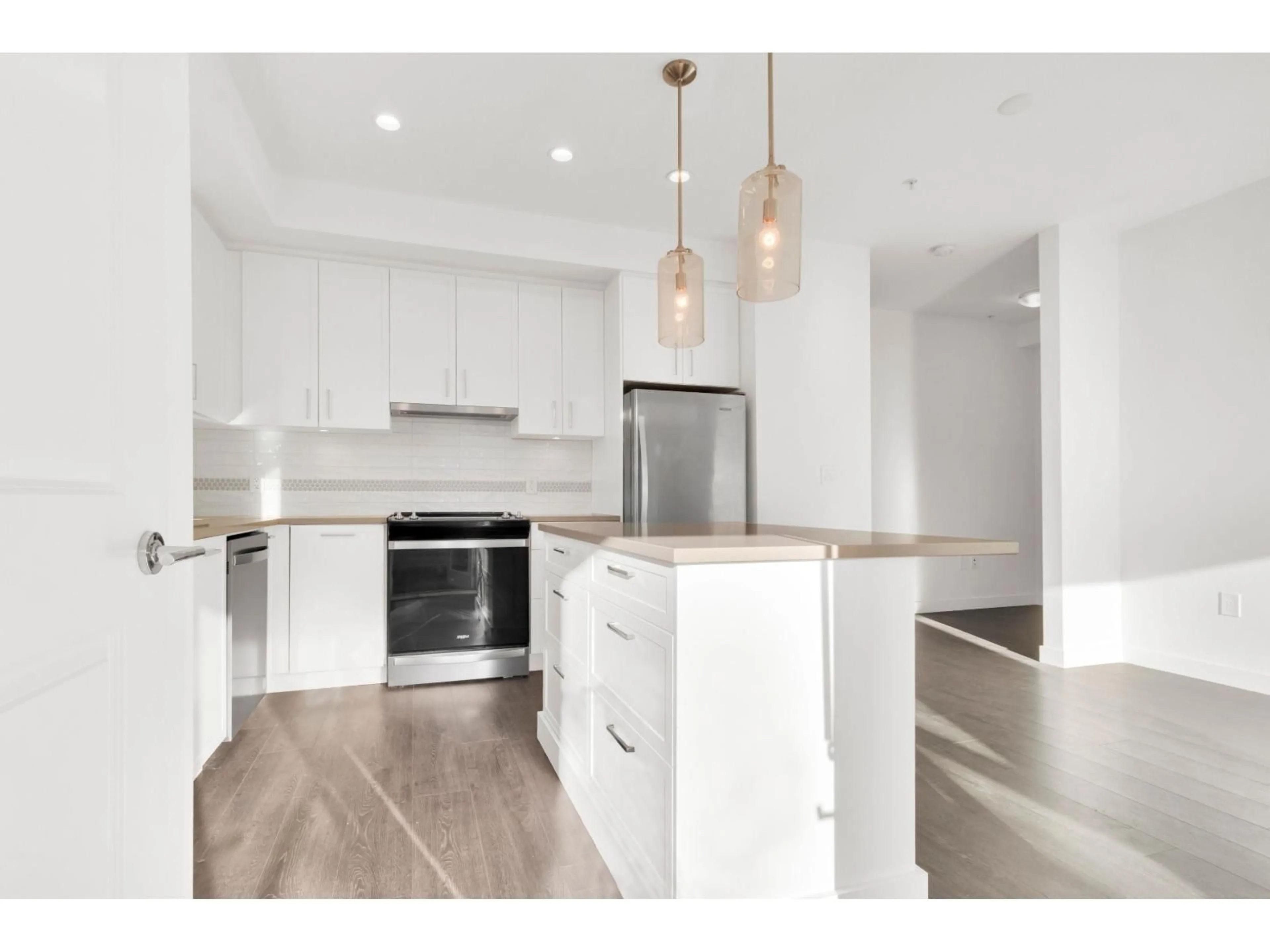 Open concept kitchen, wood/laminate floor for B108 - 20834 80 AVENUE, Langley British Columbia V2Y3M5