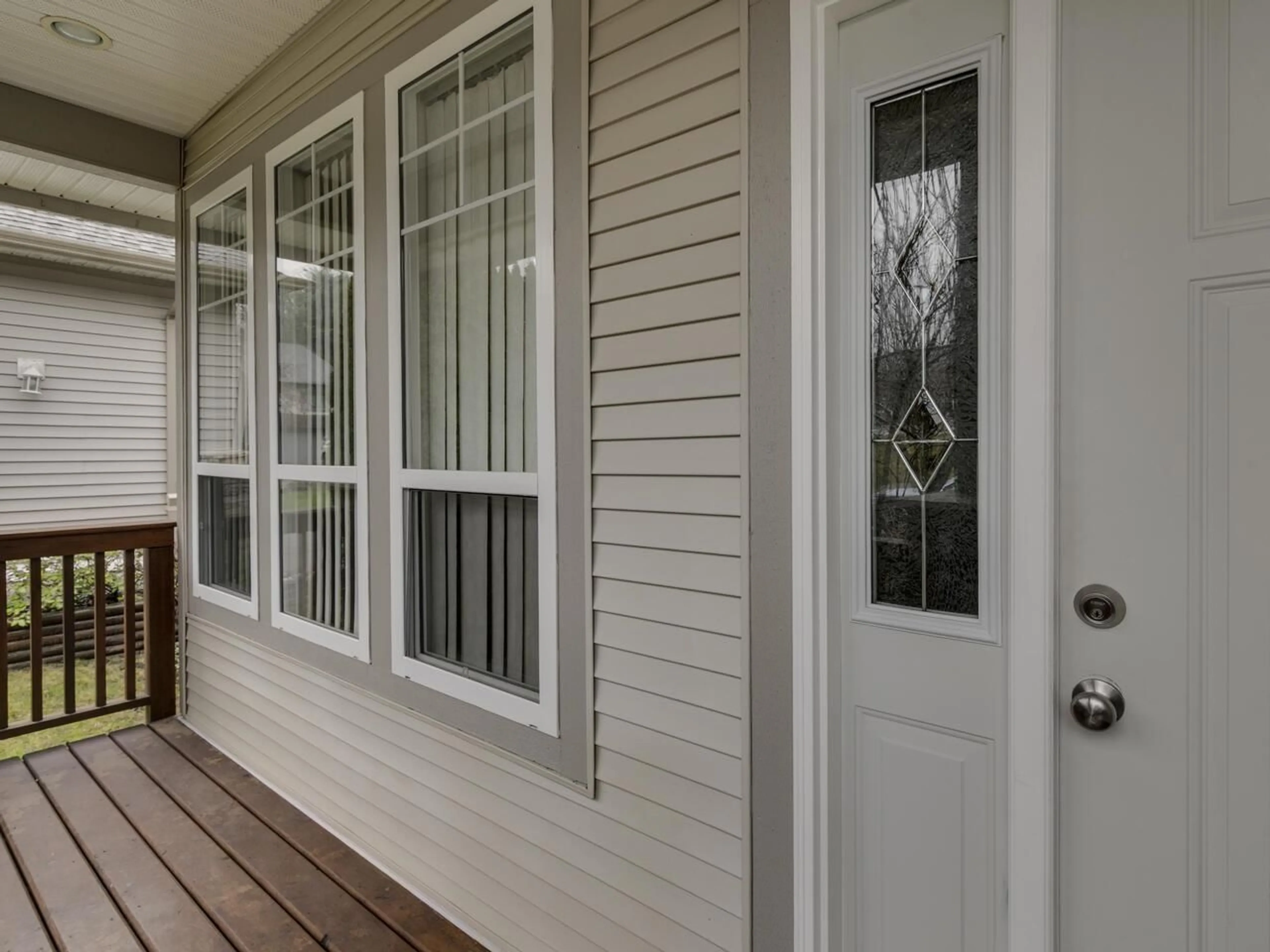 Home with vinyl exterior material, street for 33833 FINDLAY COURT, Mission British Columbia V2V7P6