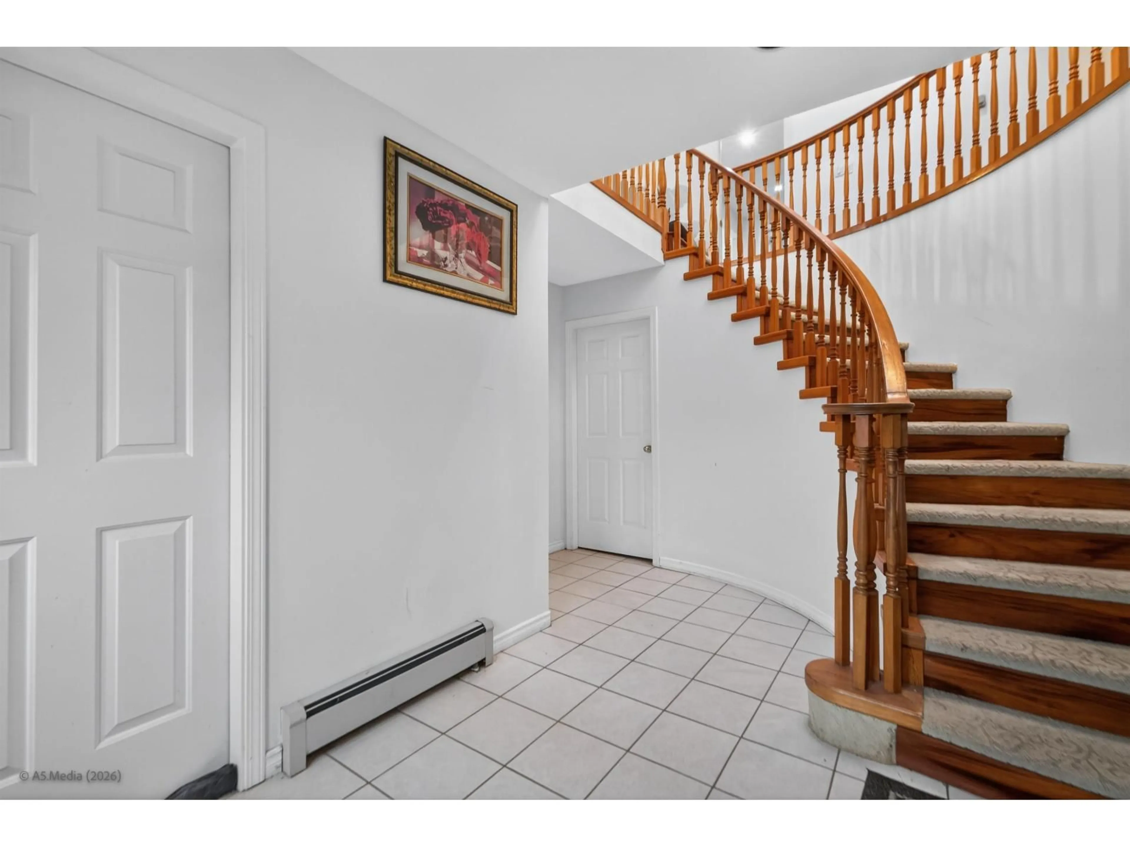 Indoor foyer for 12369 64 AVENUE, Surrey British Columbia V3W1W6