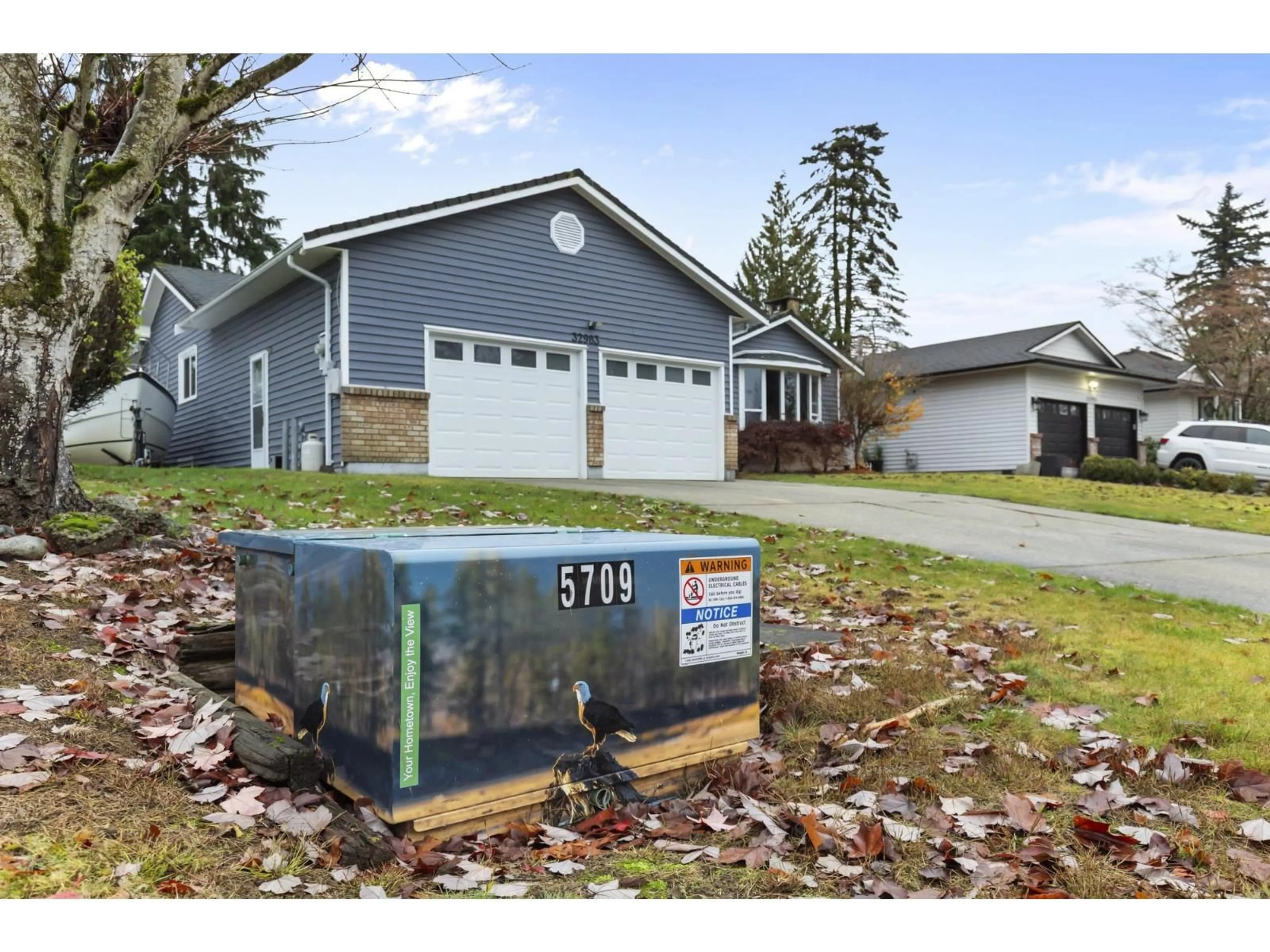 Home with vinyl exterior material, street for 32983 WHIDDEN AVENUE, Mission British Columbia V2V6G4