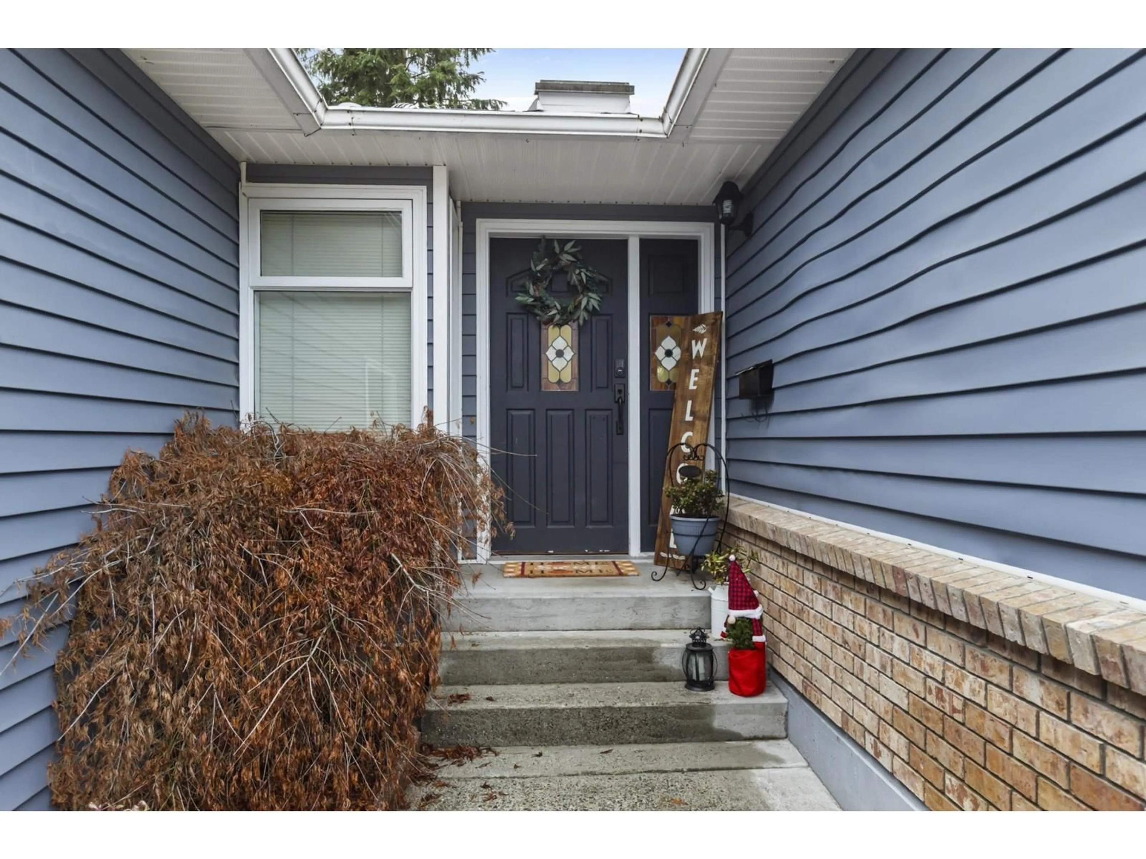 Indoor entryway for 32983 WHIDDEN AVENUE, Mission British Columbia V2V6G4