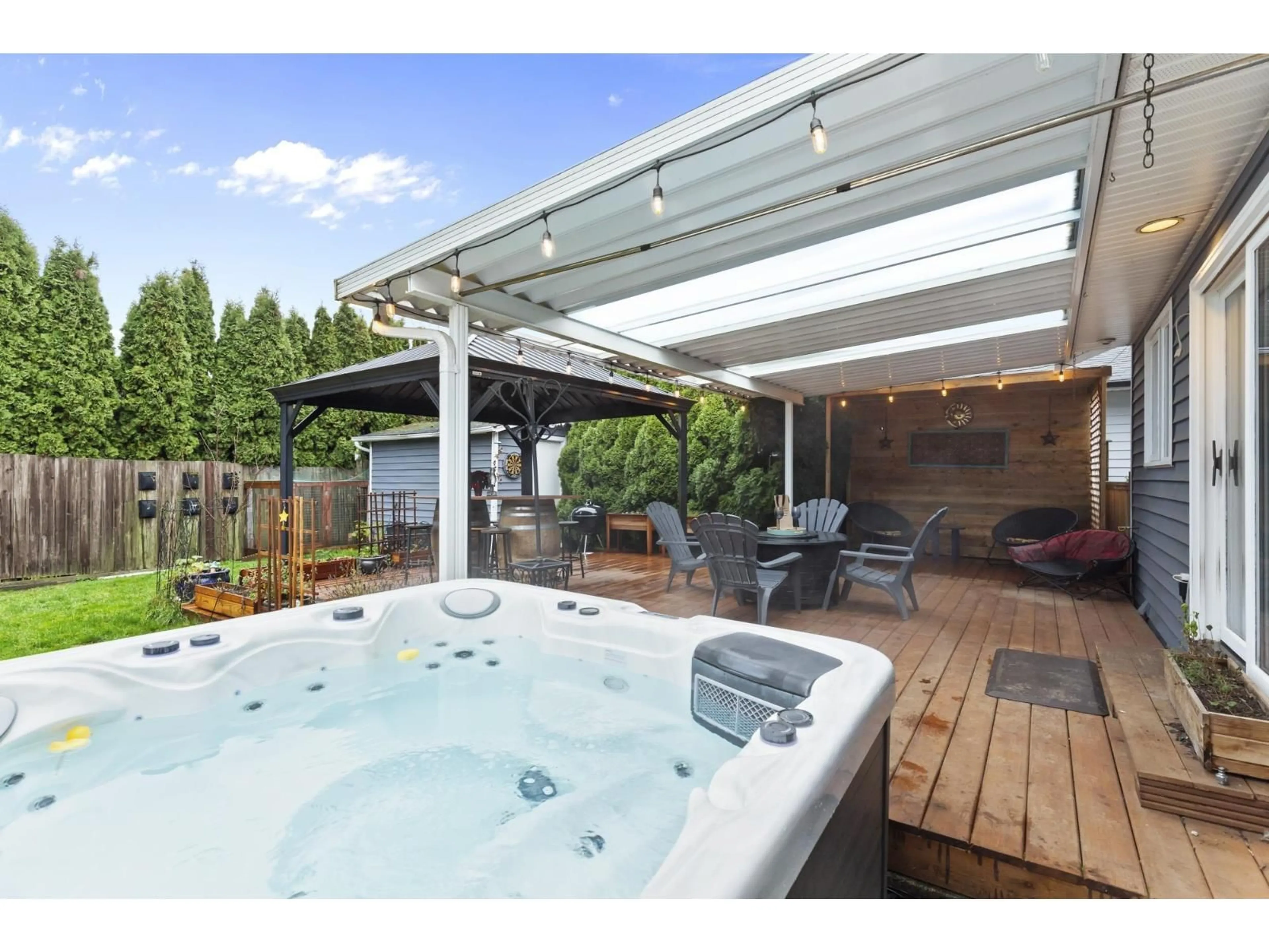 Patio, unknown for 32983 WHIDDEN AVENUE, Mission British Columbia V2V6G4