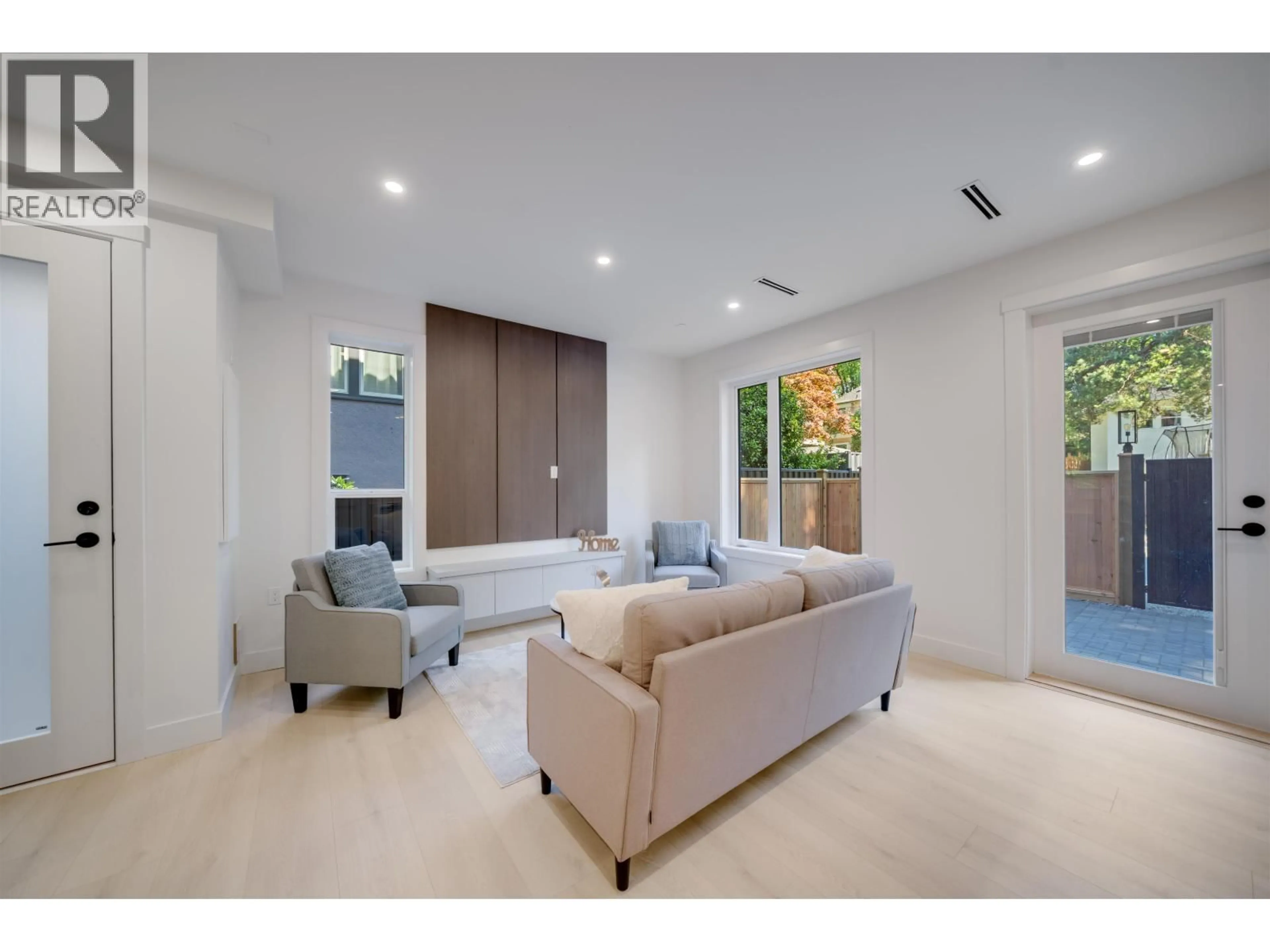 Living room with furniture, unknown for 4 - 3836 8TH AVENUE, Vancouver British Columbia V6R1Z4