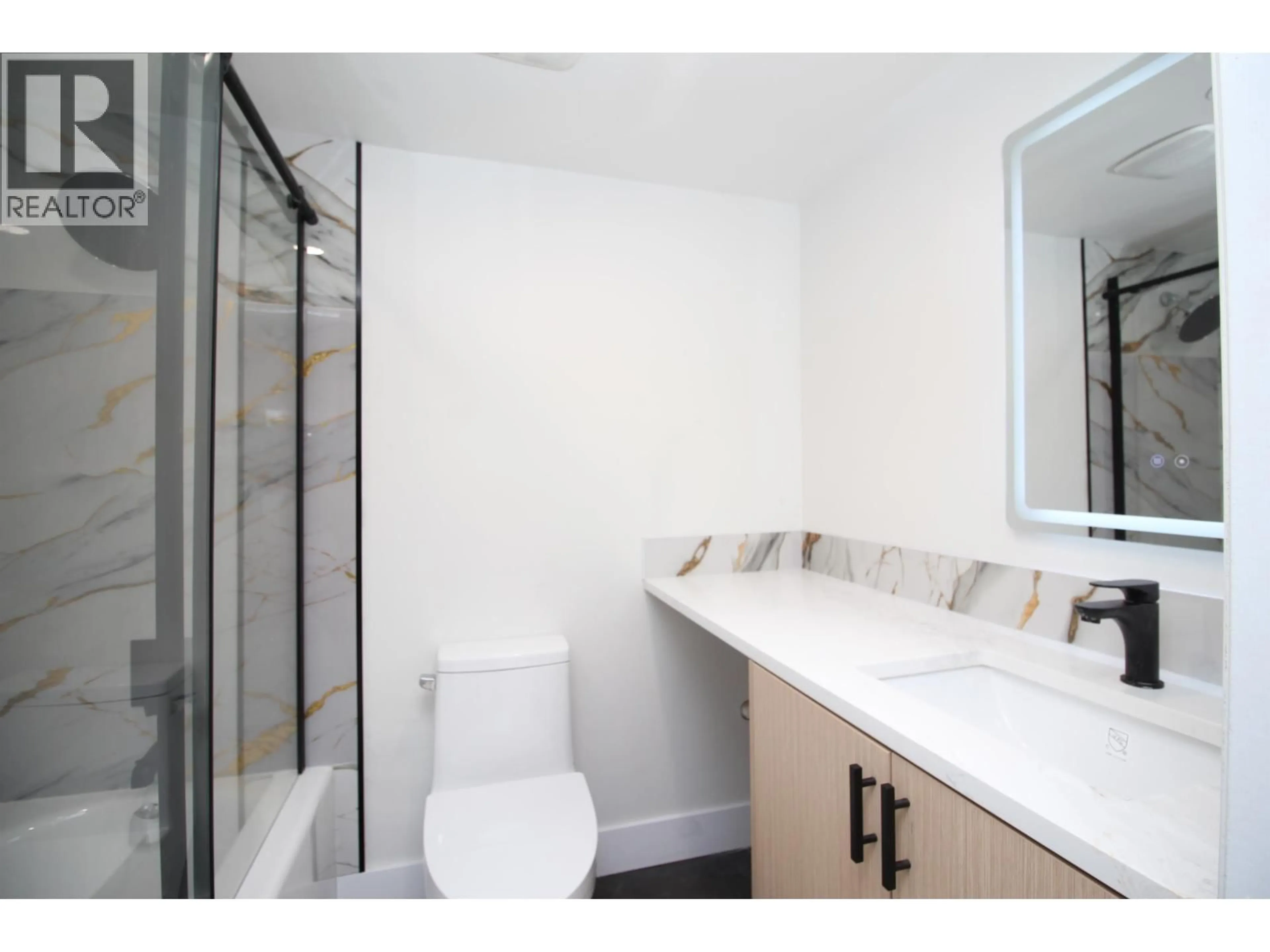 Standard bathroom, ceramic/tile floor for 706 - 6595 BONSOR AVENUE, Burnaby British Columbia V5H4G5