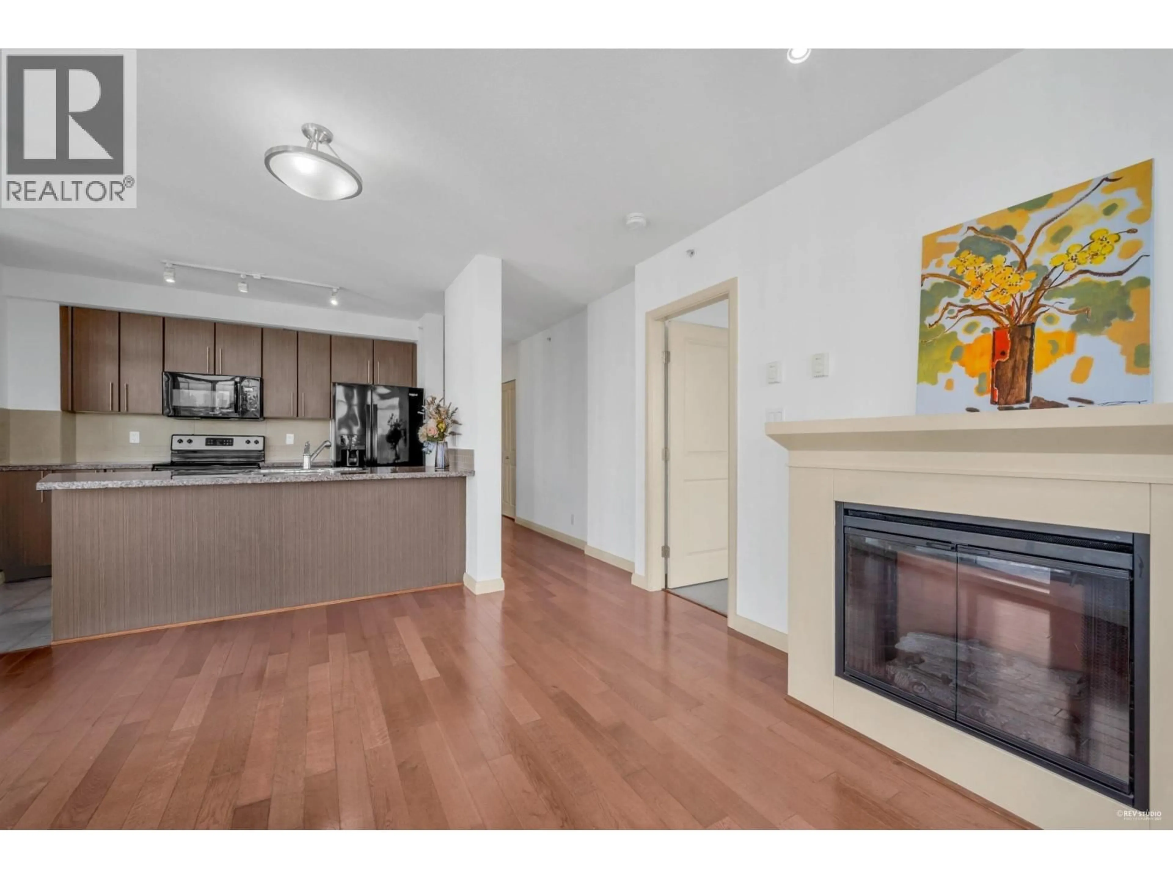 Open concept kitchen, wood/laminate floor for 2706 - 898 CARNARVON STREET, New Westminster British Columbia V3M0C3