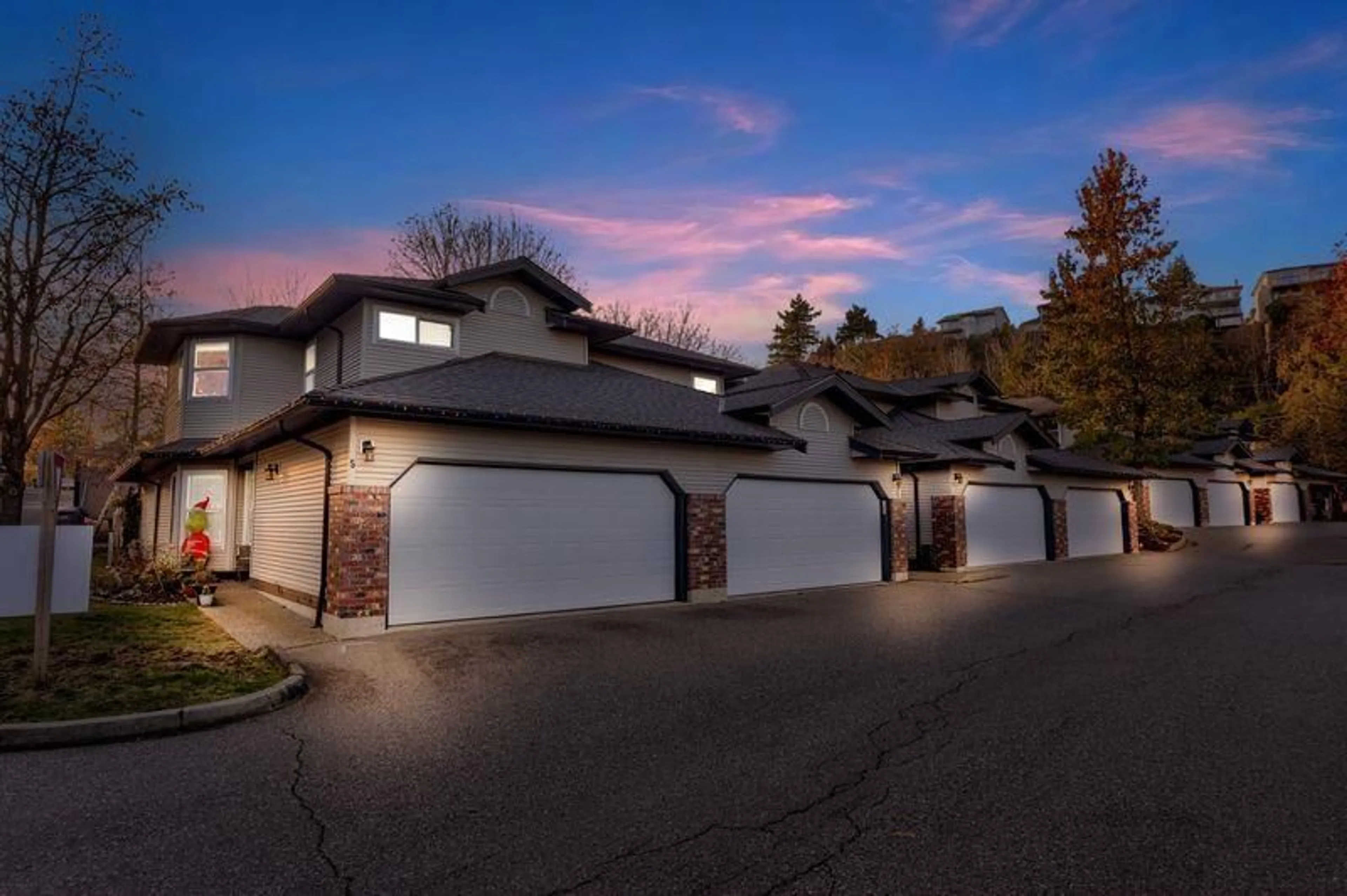 A pic from outside/outdoor area/front of a property/back of a property/a pic from drone, street for 6 - 36060 OLD YALE ROAD, Abbotsford British Columbia V3G2E9