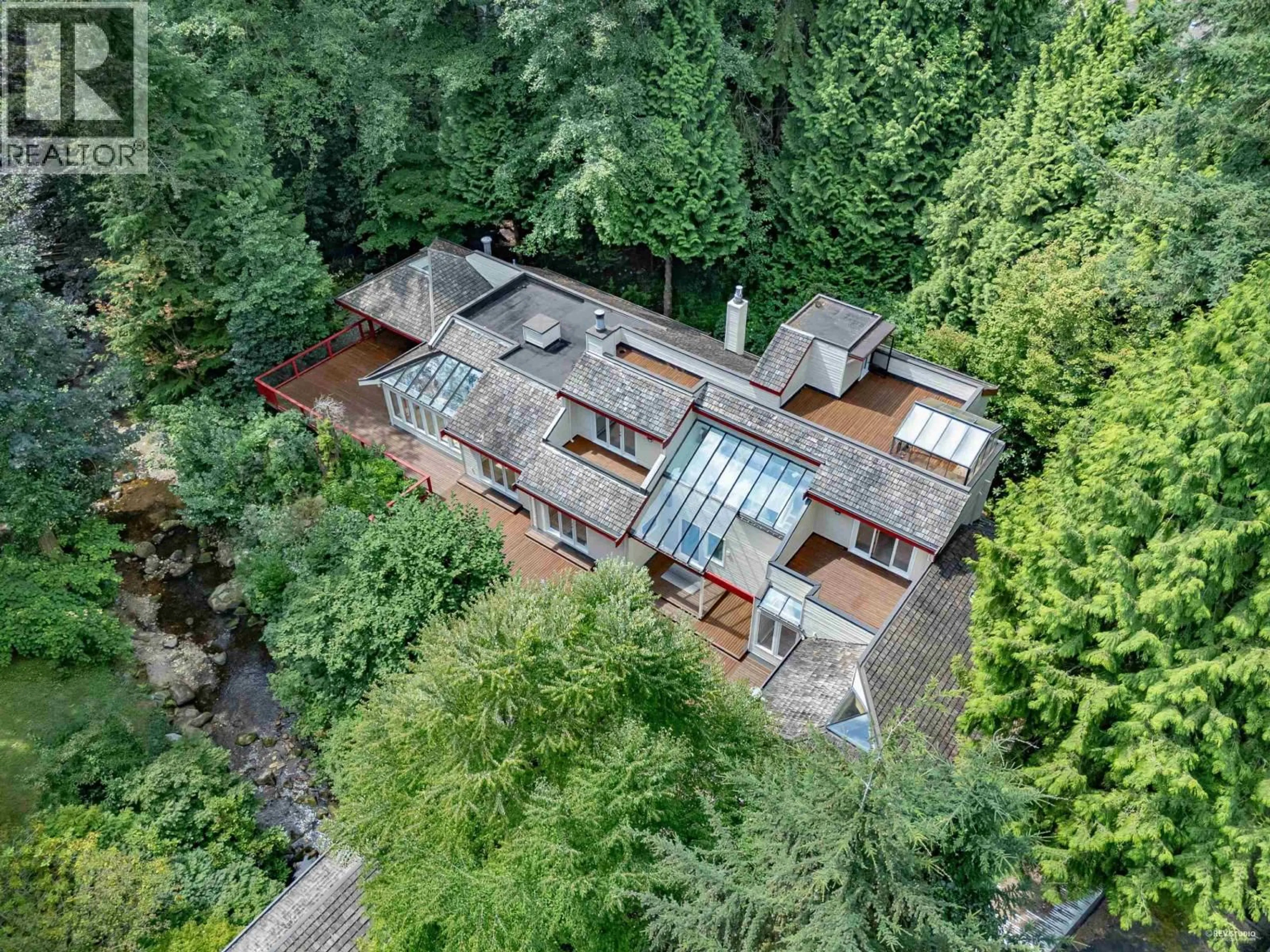 A pic from outside/outdoor area/front of a property/back of a property/a pic from drone, unknown for 2901 ALLAN ROAD, North Vancouver British Columbia V7J3P4