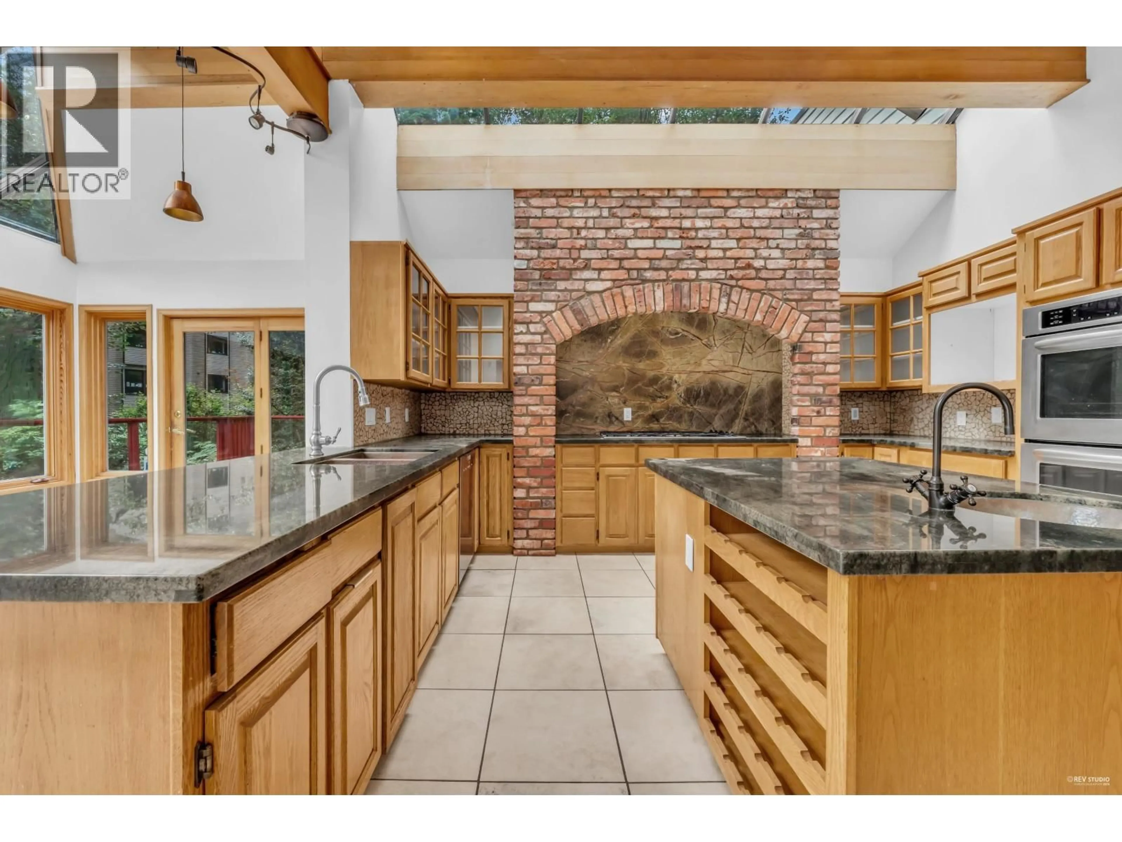 Open concept kitchen, ceramic/tile floor for 2901 ALLAN ROAD, North Vancouver British Columbia V7J3P4