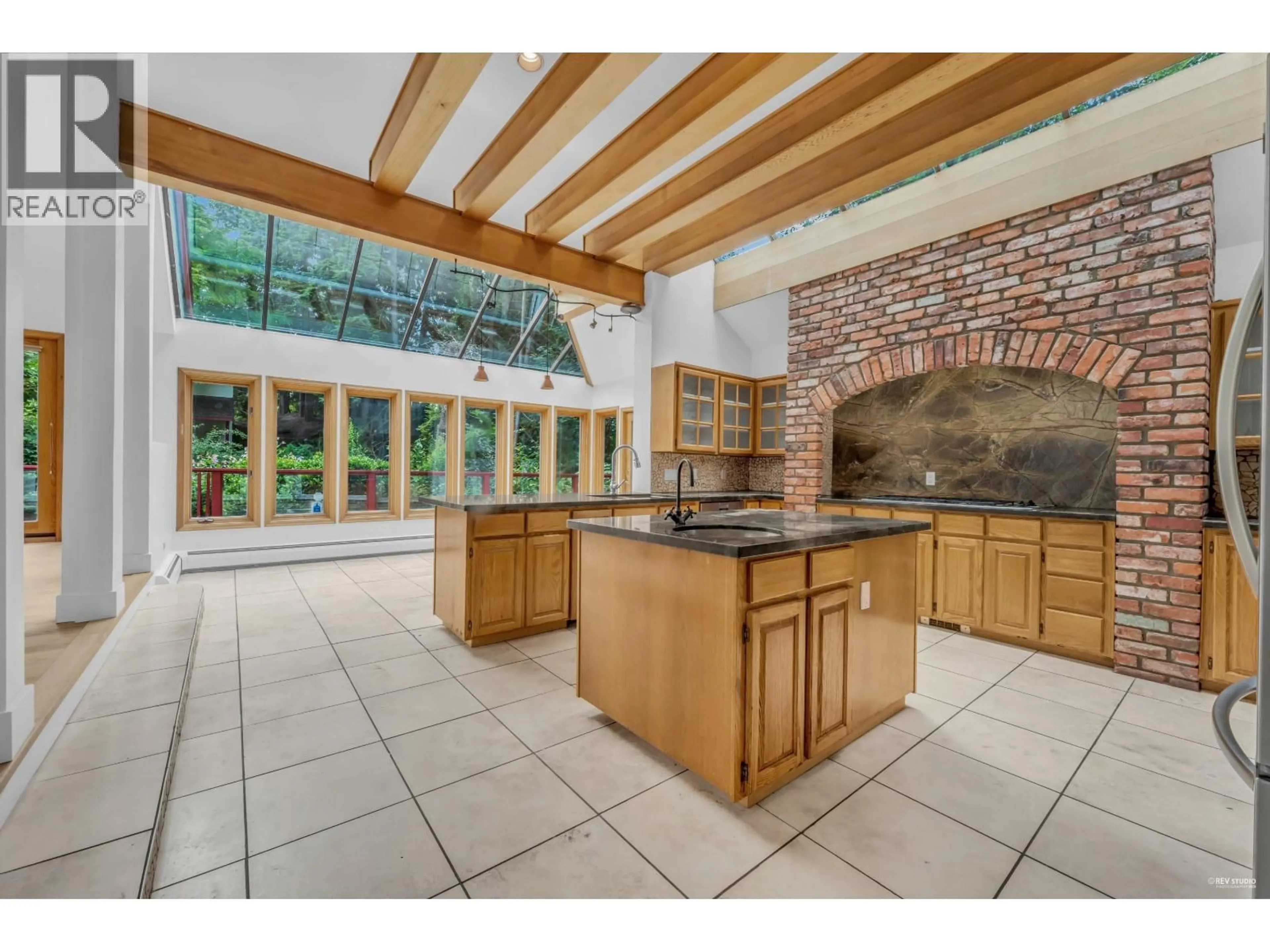 Open concept kitchen, ceramic/tile floor for 2901 ALLAN ROAD, North Vancouver British Columbia V7J3P4