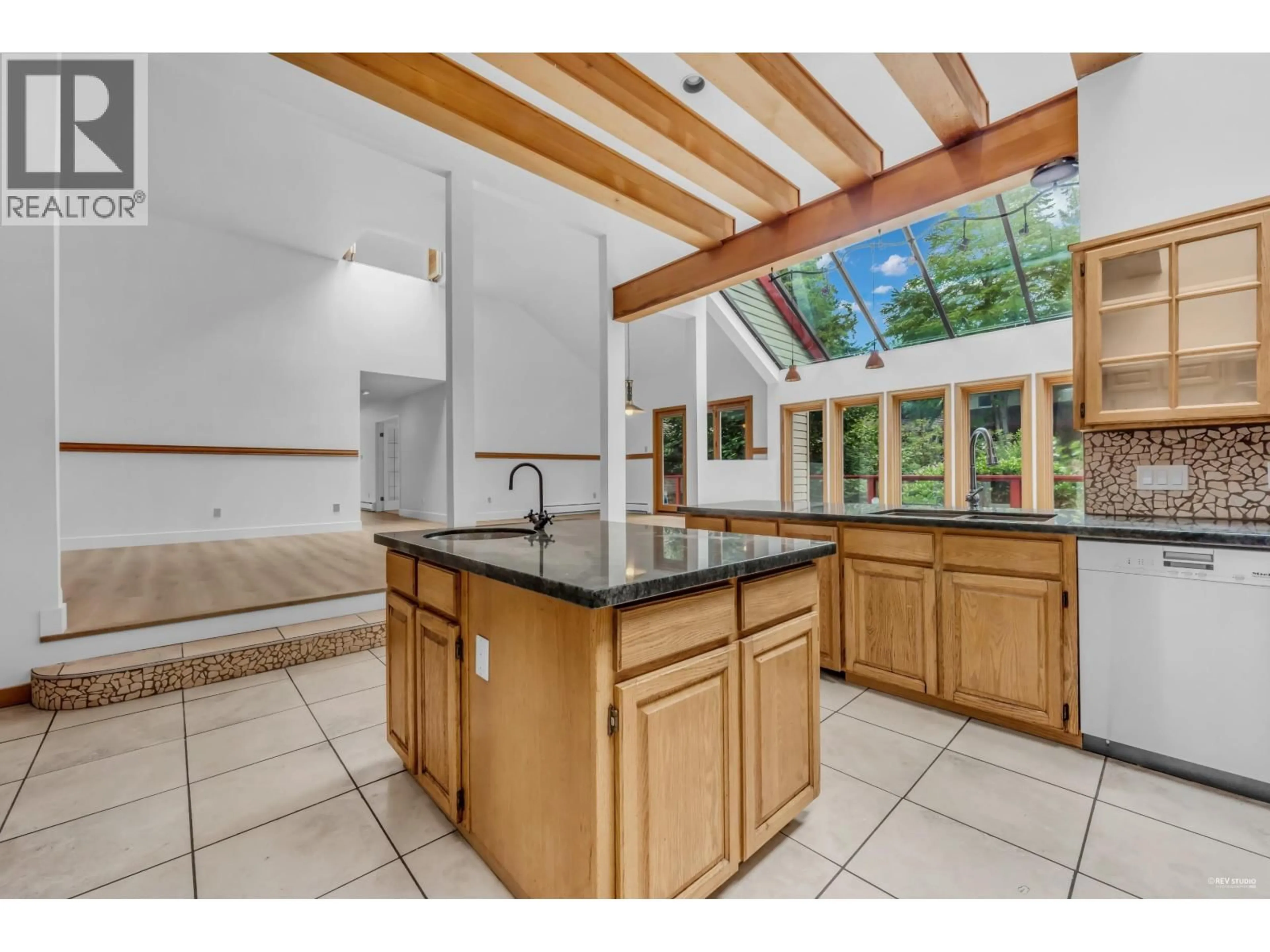 Open concept kitchen, ceramic/tile floor for 2901 ALLAN ROAD, North Vancouver British Columbia V7J3P4