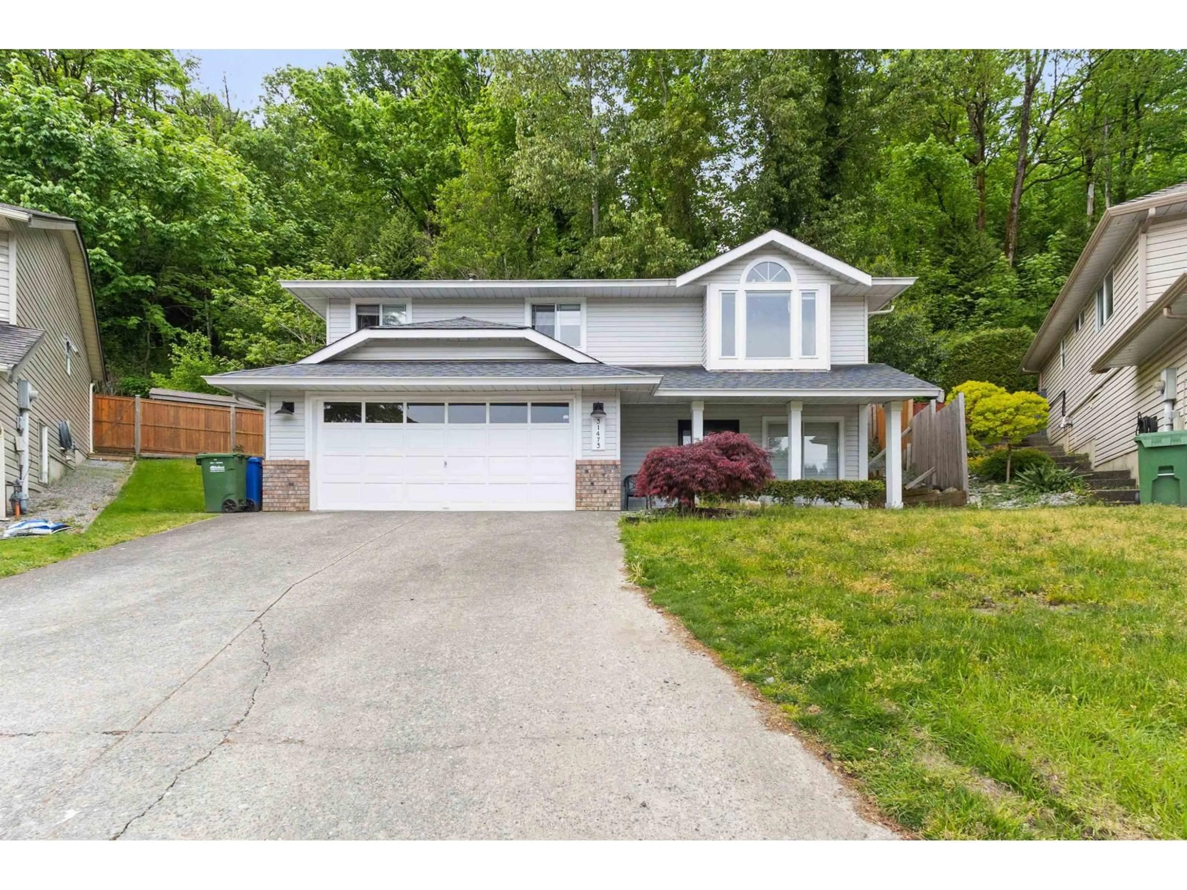 Home with vinyl exterior material, street for 31473 CROSSLEY COURT, Abbotsford British Columbia V2T5G8