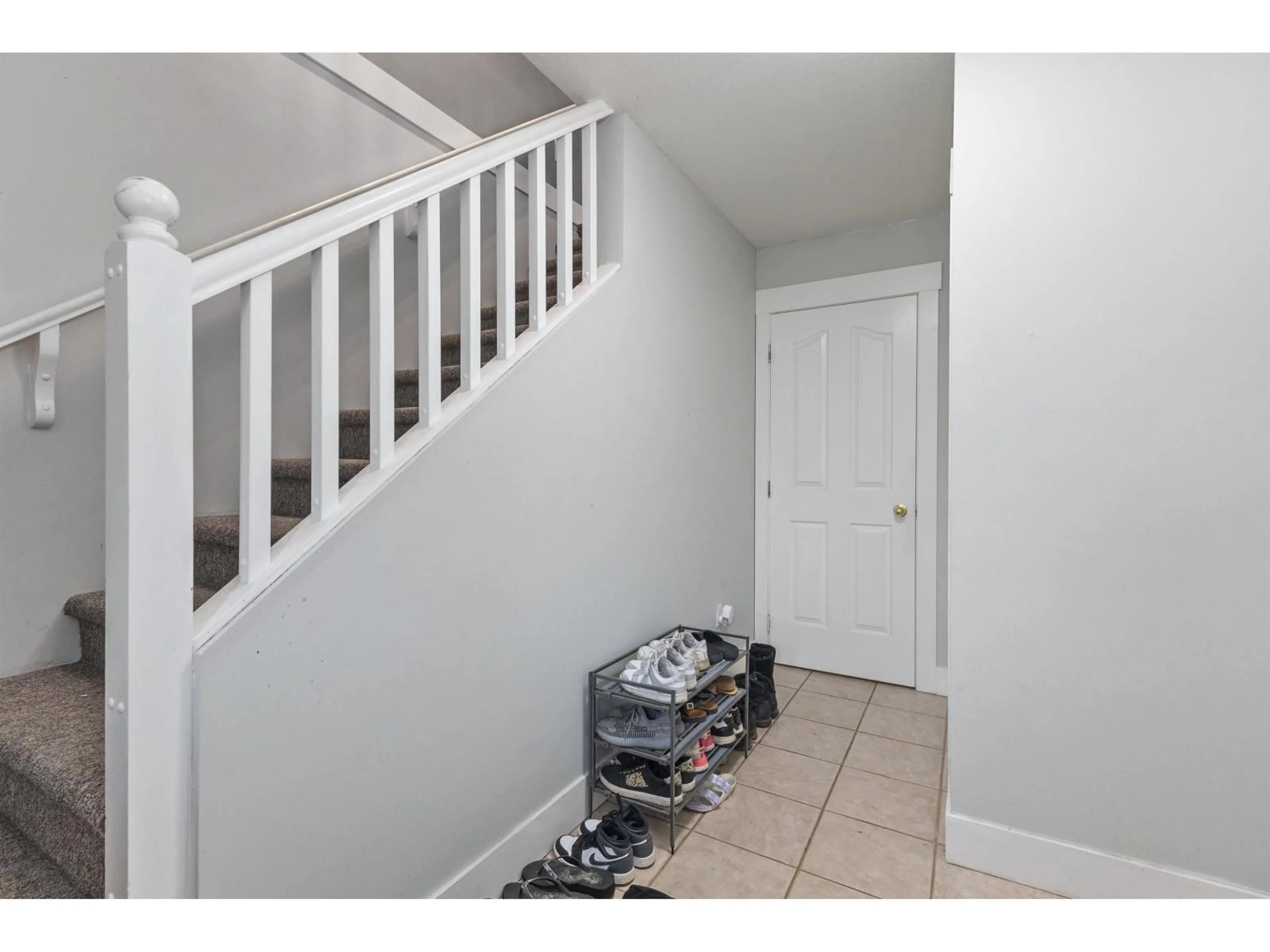 Indoor entryway for 31473 CROSSLEY COURT, Abbotsford British Columbia V2T5G8