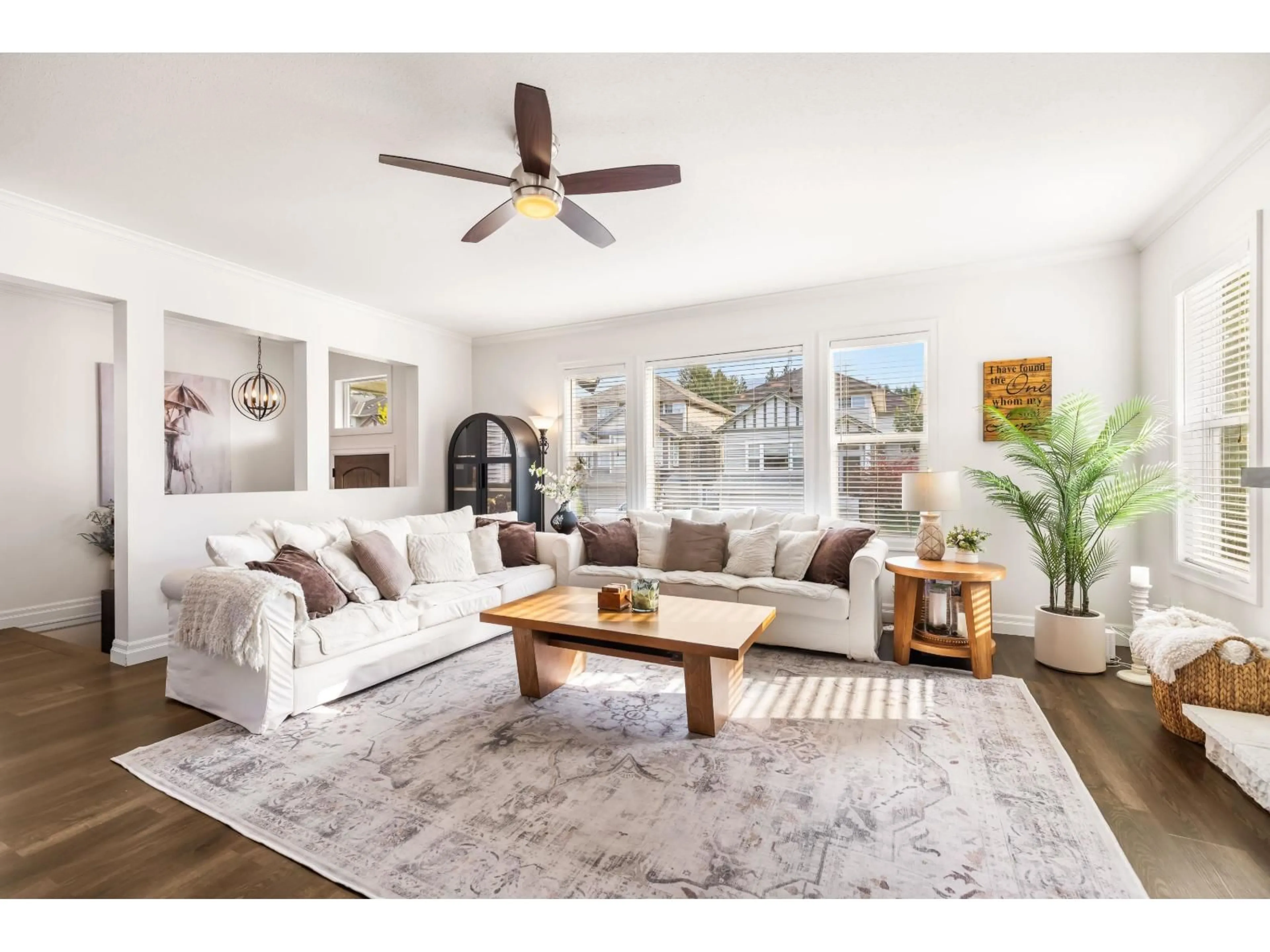 Living room with furniture, unknown for 5223 BRIDLEWOOD DRIVE, Chilliwack British Columbia V2R5W9