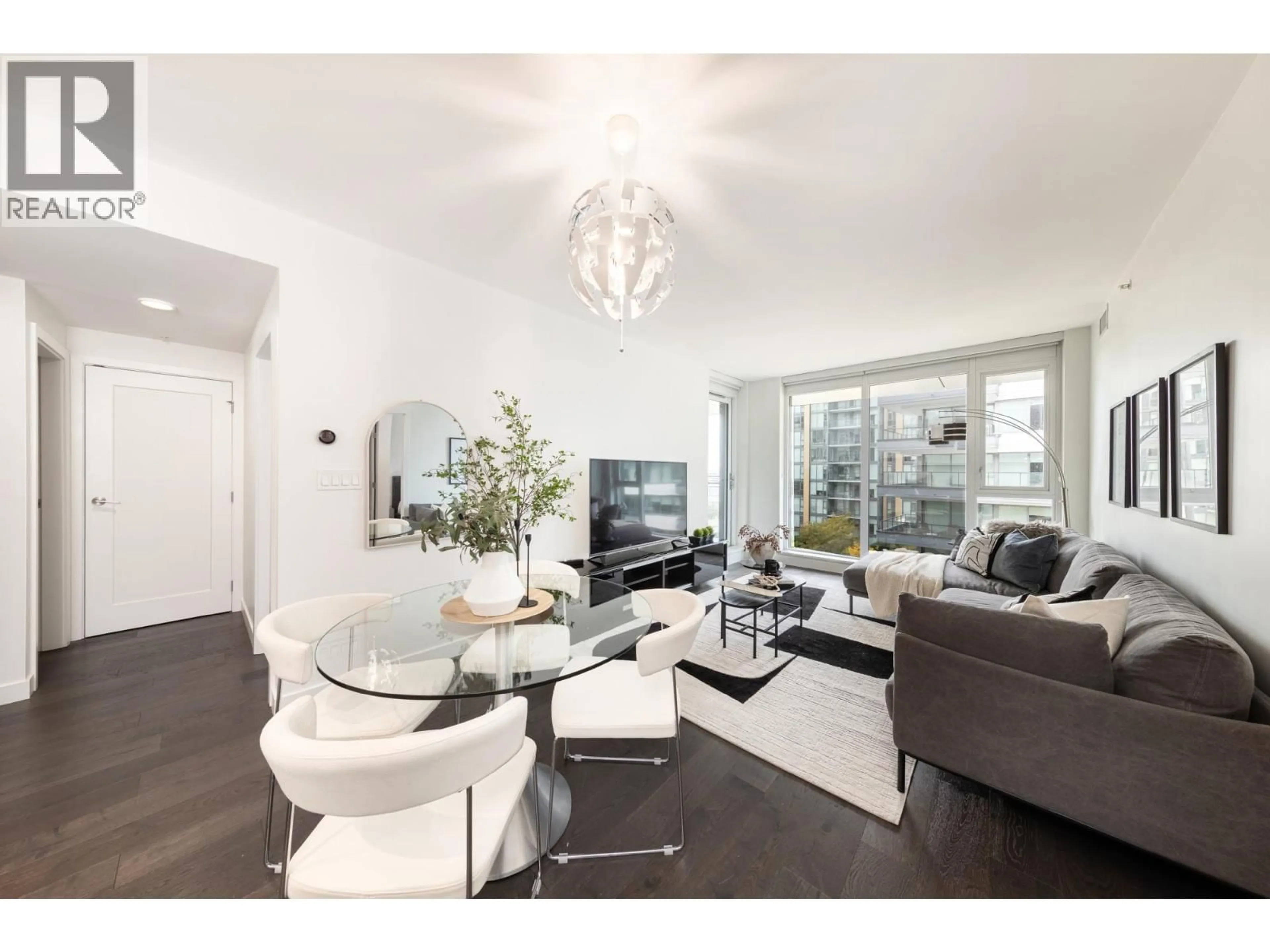 Living room with furniture, unknown for 902 - 3331 NO. 3 ROAD, Richmond British Columbia V6X2B6