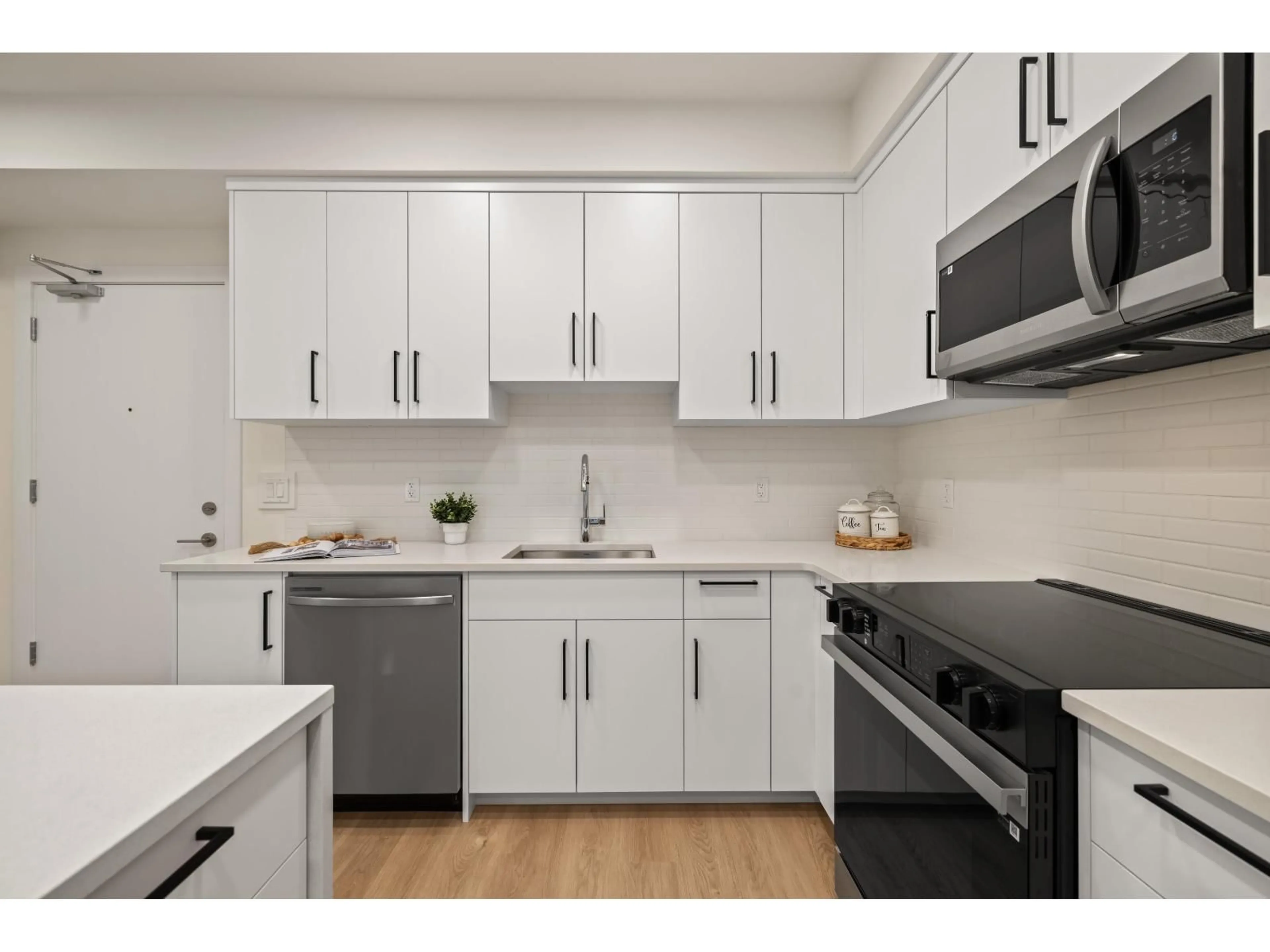 Standard kitchen, unknown for 507 - 33816 SOUTH FRASER WAY, Abbotsford British Columbia V2S2C5