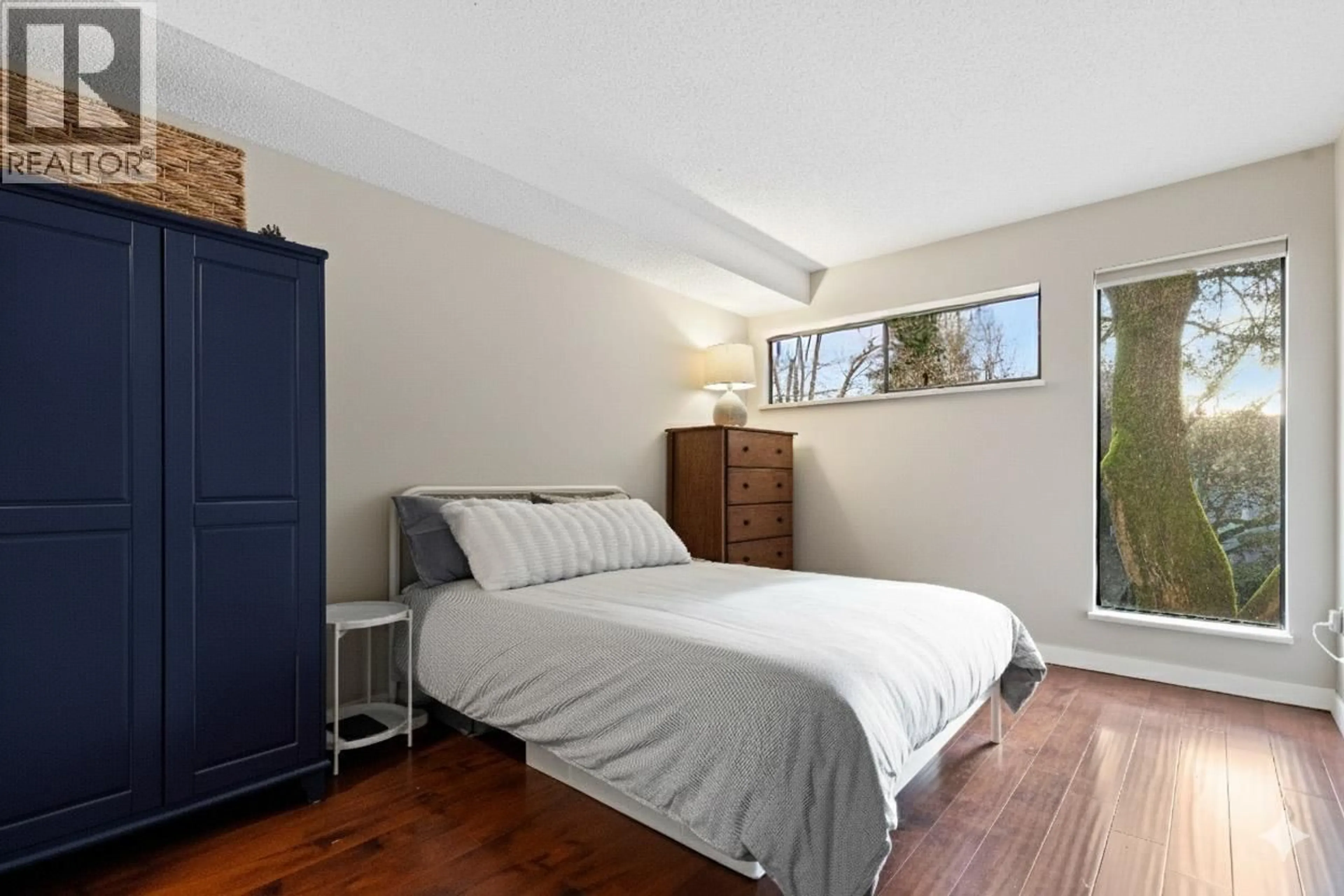 Bedroom with bed, wood/laminate floor for 109 - 423 AGNES STREET, New Westminster British Columbia V3L1G2