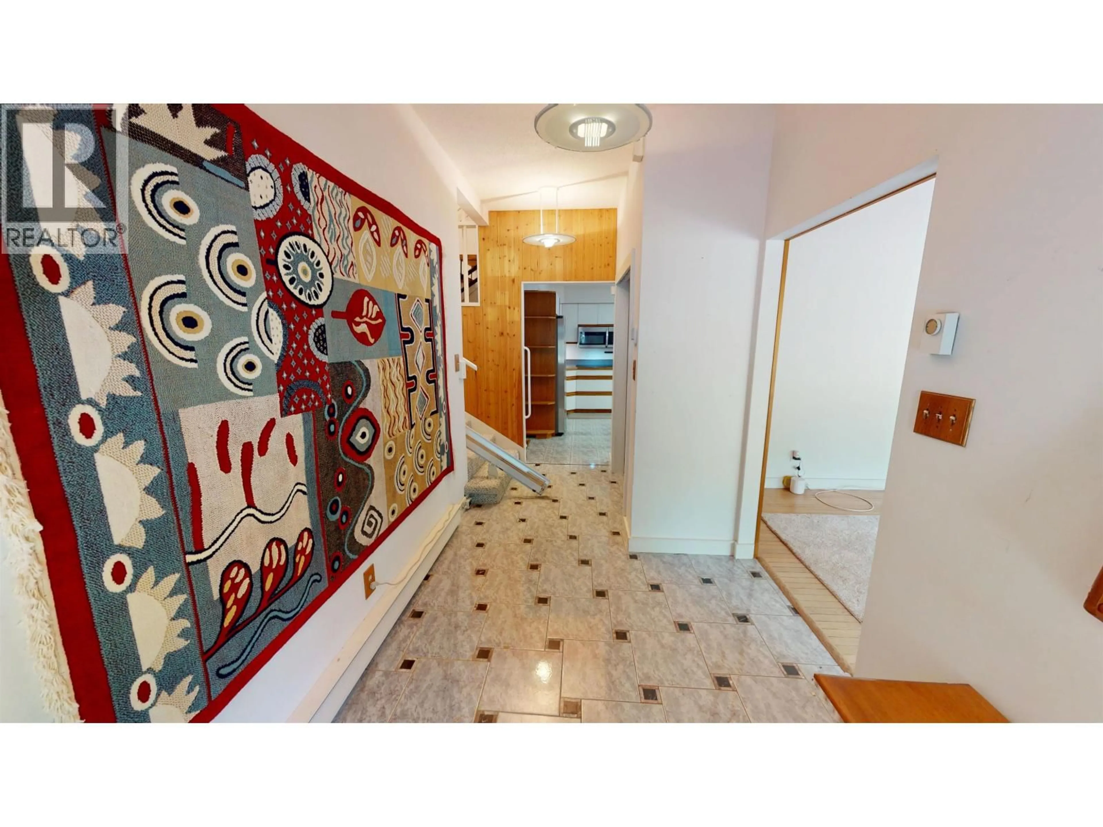 Indoor foyer for 309 SKYLINE ROAD, Quesnel British Columbia V2J6H9