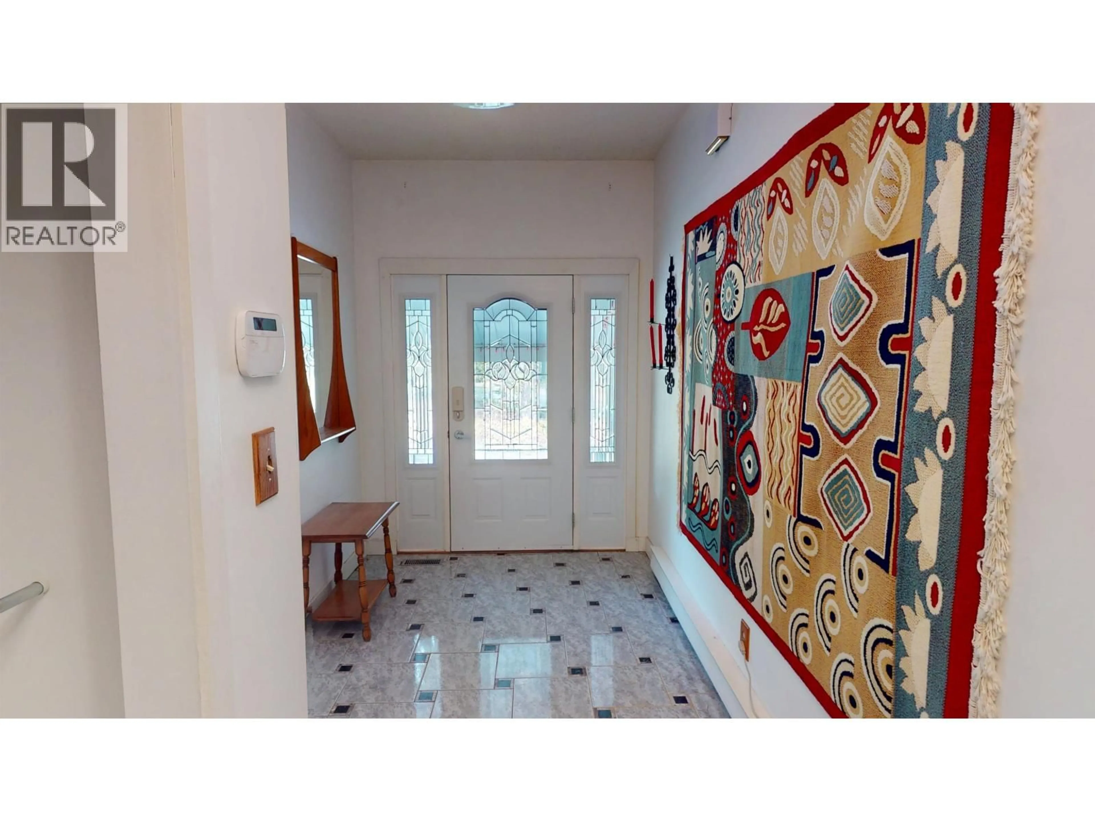 Indoor foyer for 309 SKYLINE ROAD, Quesnel British Columbia V2J6H9