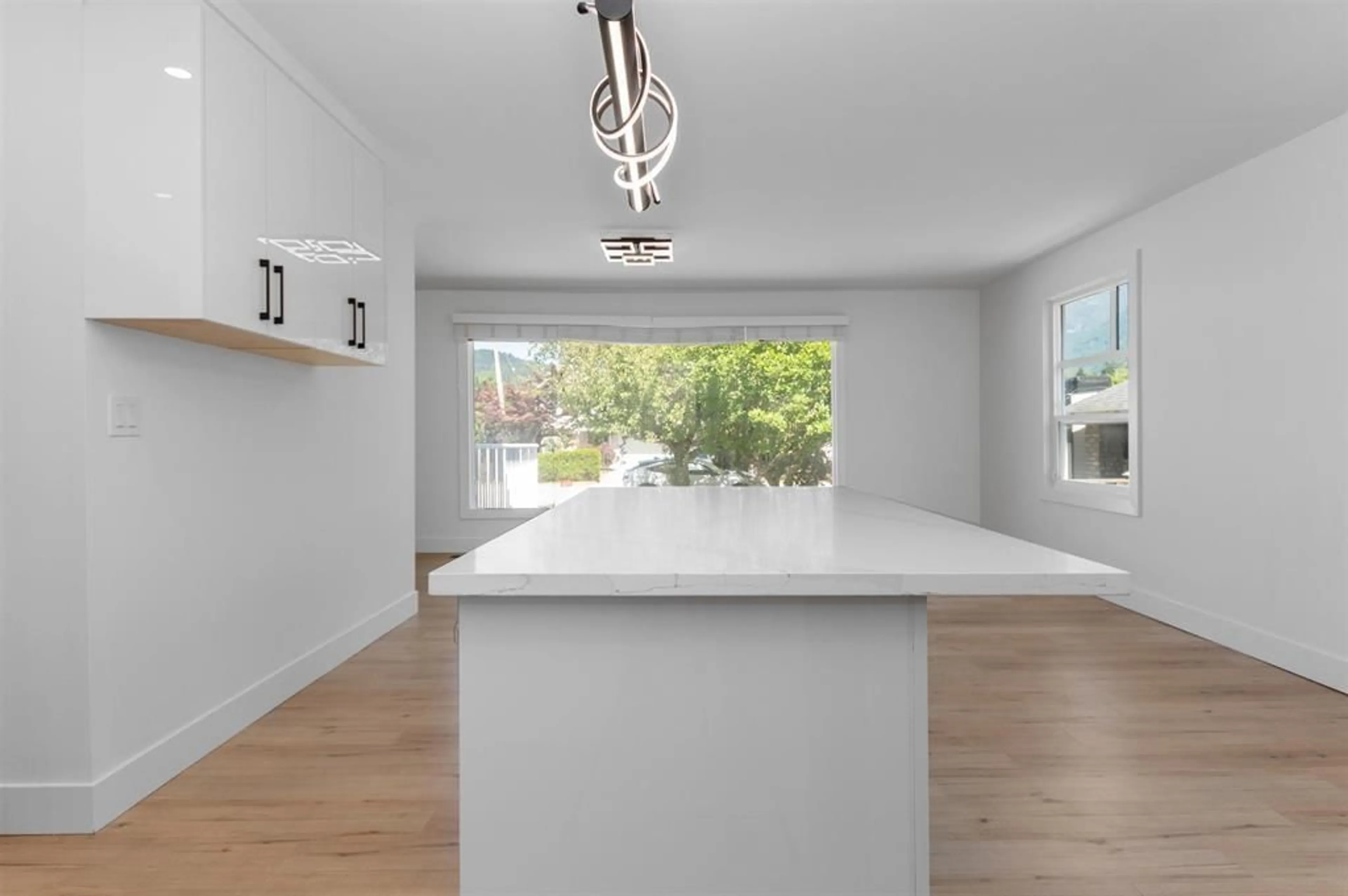 Open concept kitchen, unknown for 524 RUPERT STREET, Hope British Columbia V0X1L0