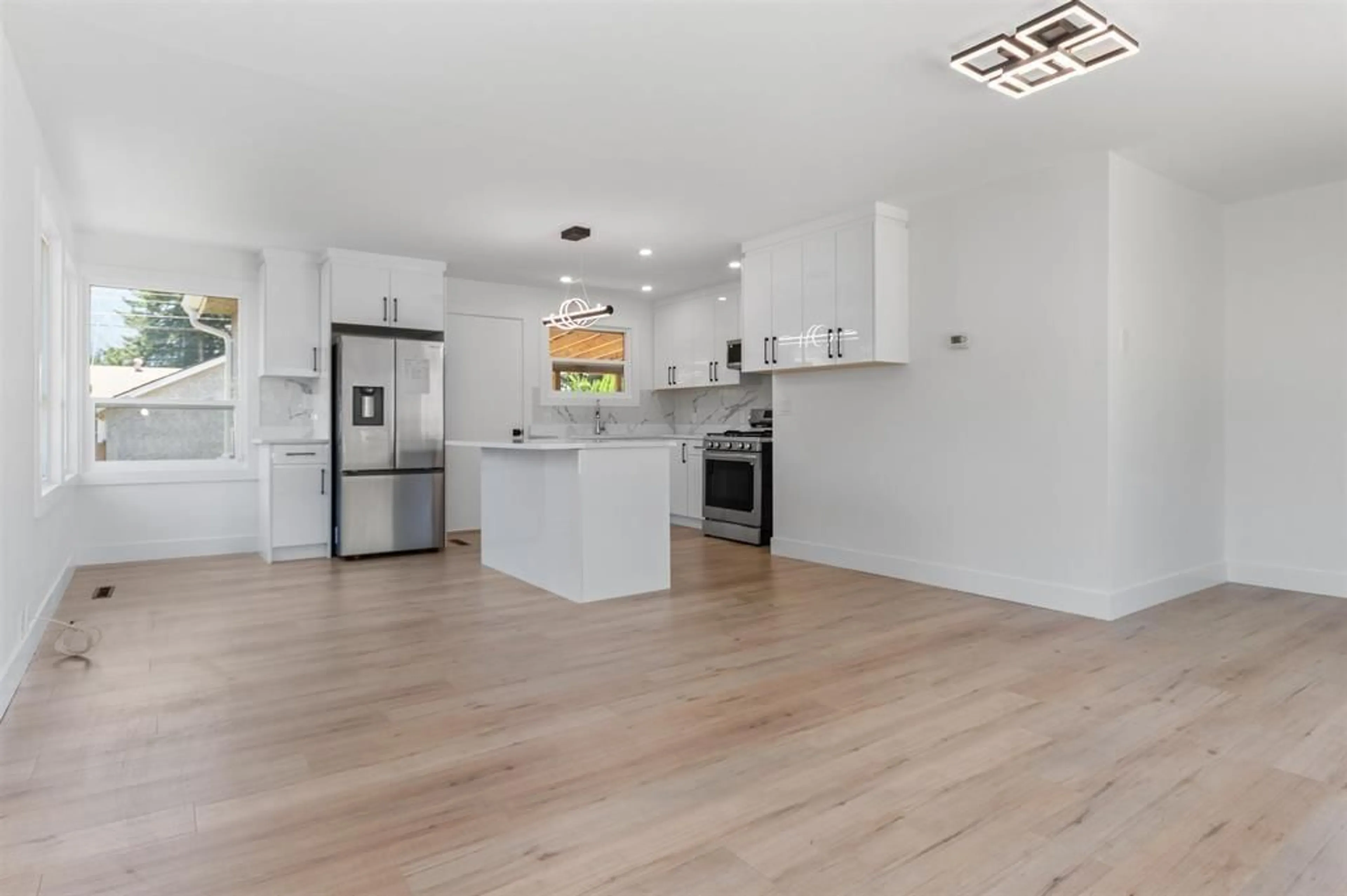 Open concept kitchen, unknown for 524 RUPERT STREET, Hope British Columbia V0X1L0