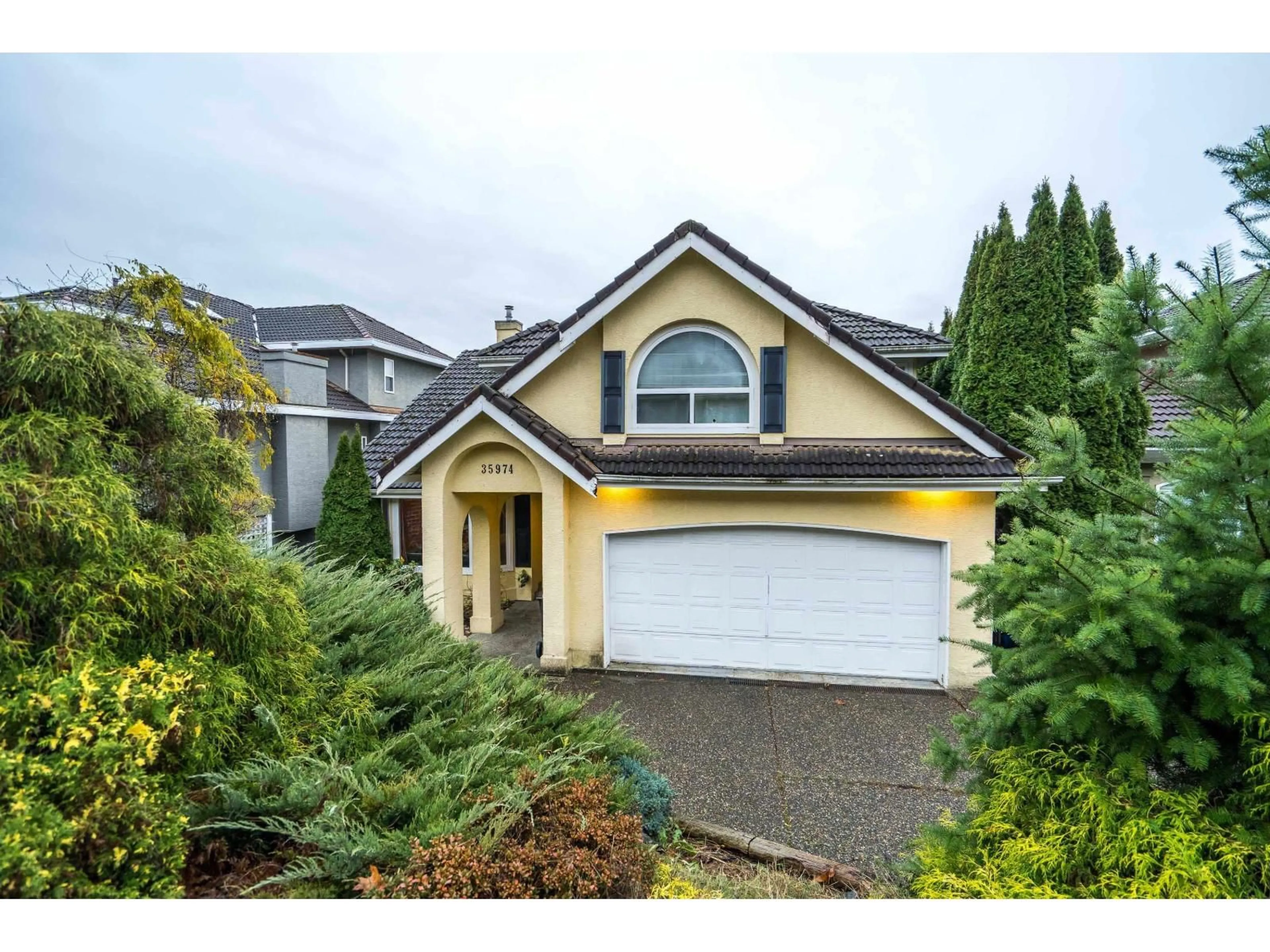 Home with vinyl exterior material, street for 35974 REGAL PARKWAY, Abbotsford British Columbia V3G1L1