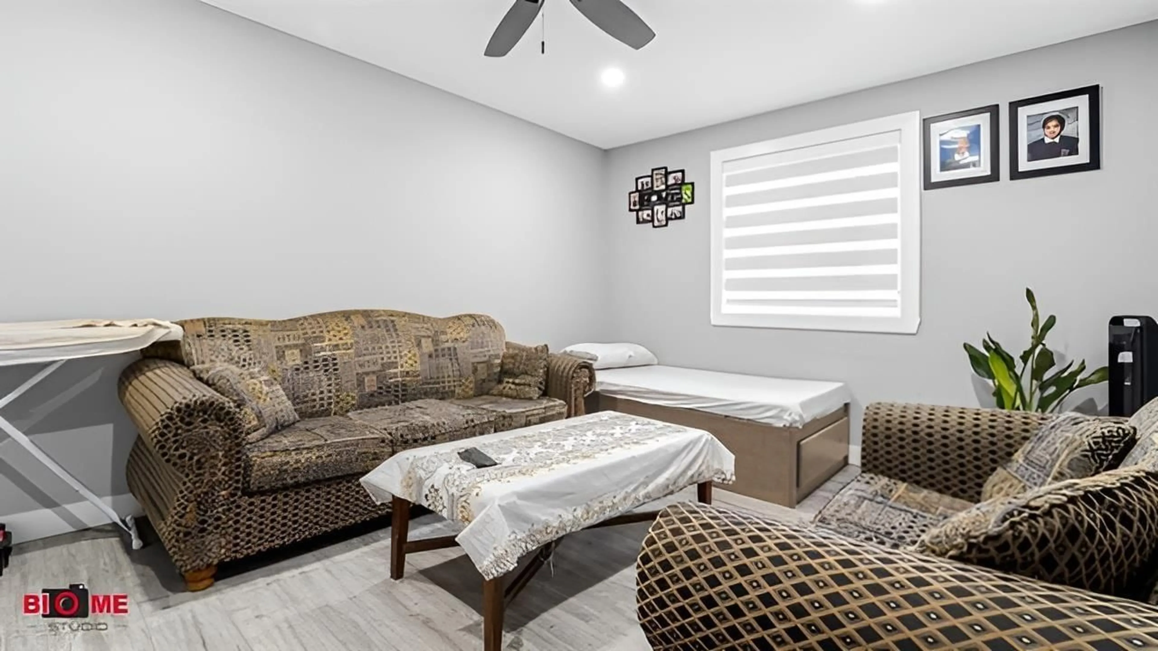 Living room with furniture, unknown for 6661 141 STREET, Surrey British Columbia V3W6X1