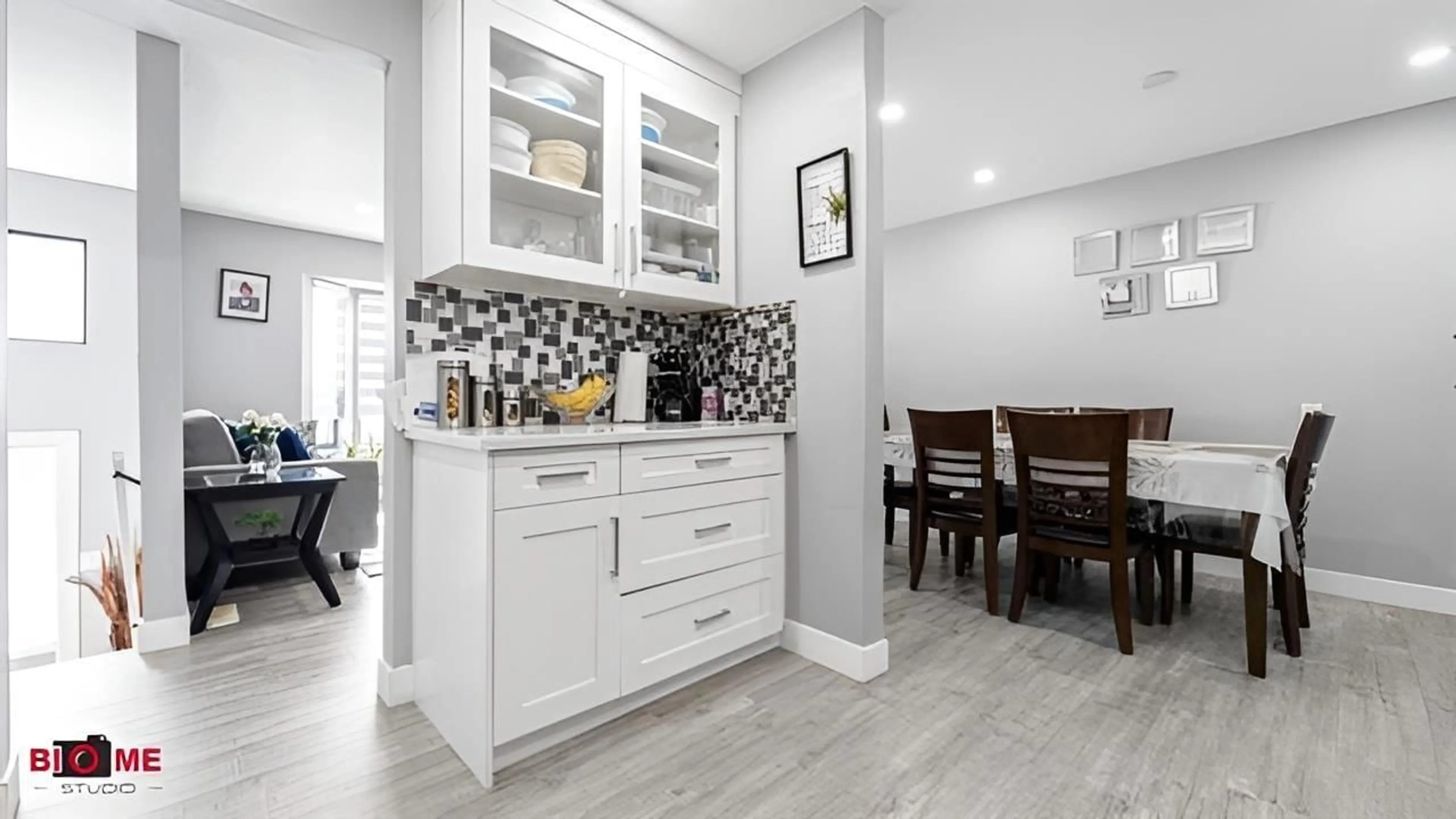 Open concept kitchen, ceramic/tile floor for 6661 141 STREET, Surrey British Columbia V3W6X1