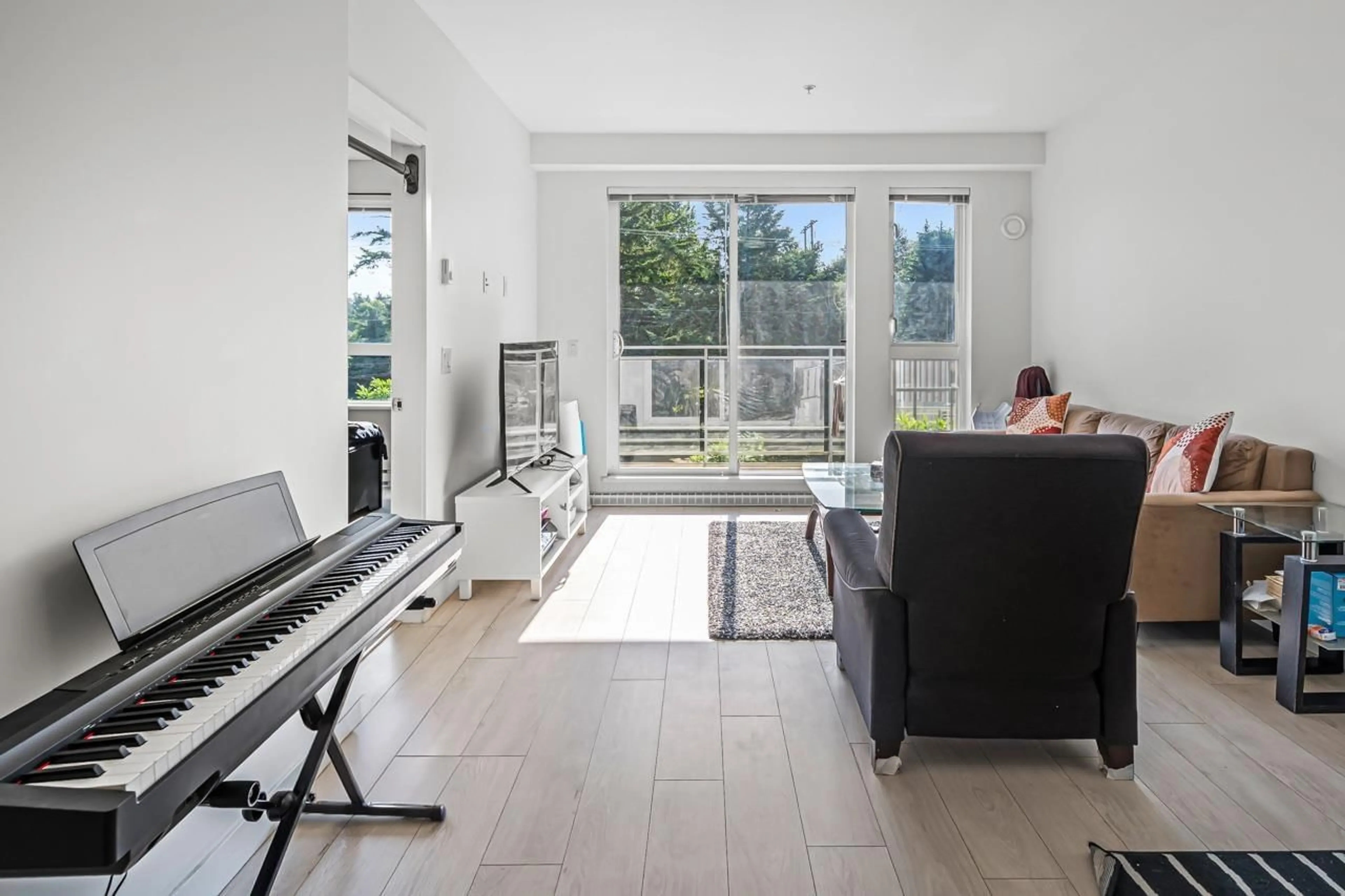 Living room with furniture, unknown for 314 - 10603 140 STREET, Surrey British Columbia V3T0M8