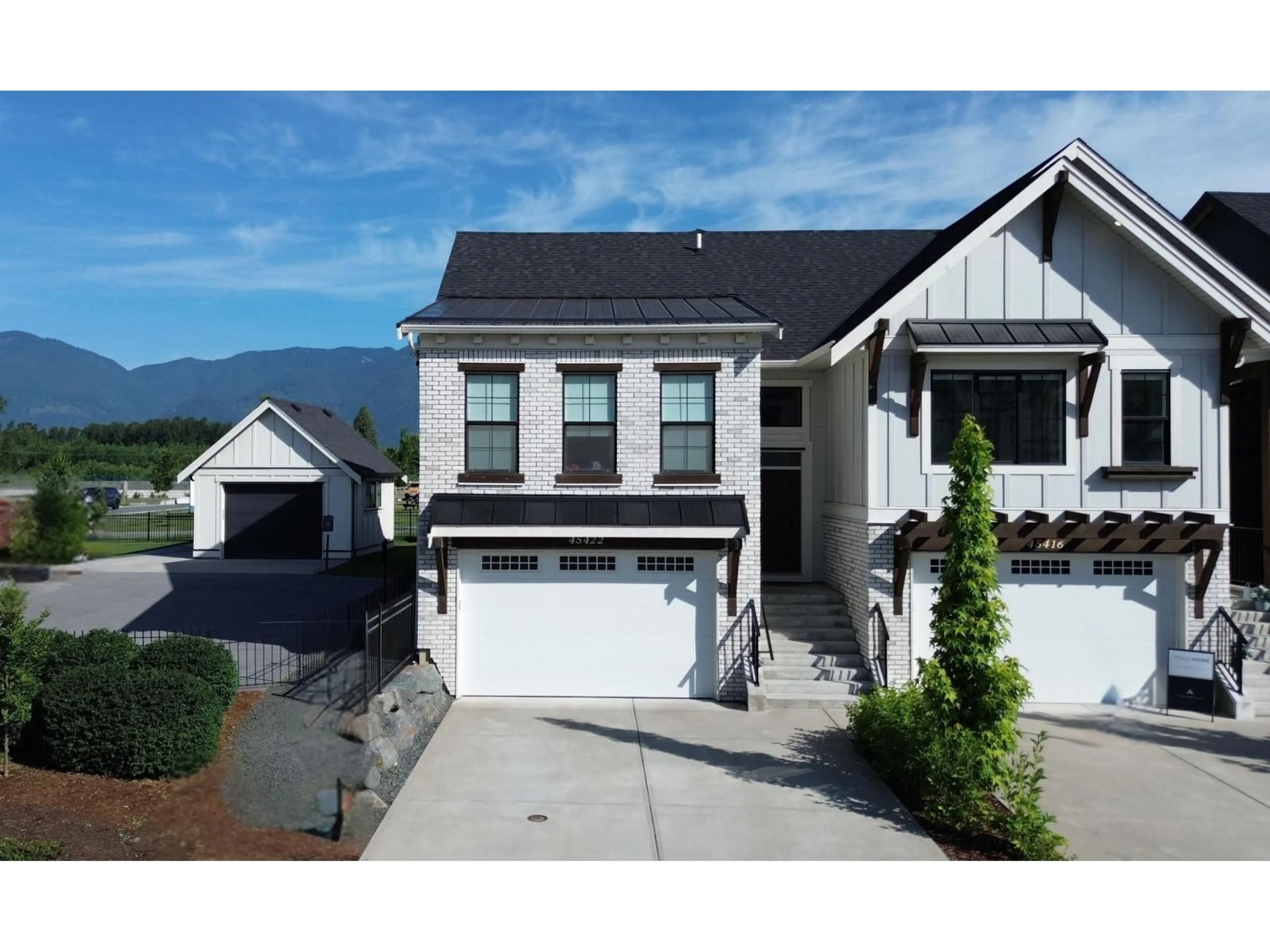 Home with vinyl exterior material, mountain view for 45422 WILLOWSTREAM ROAD, Chilliwack British Columbia V2R6G7