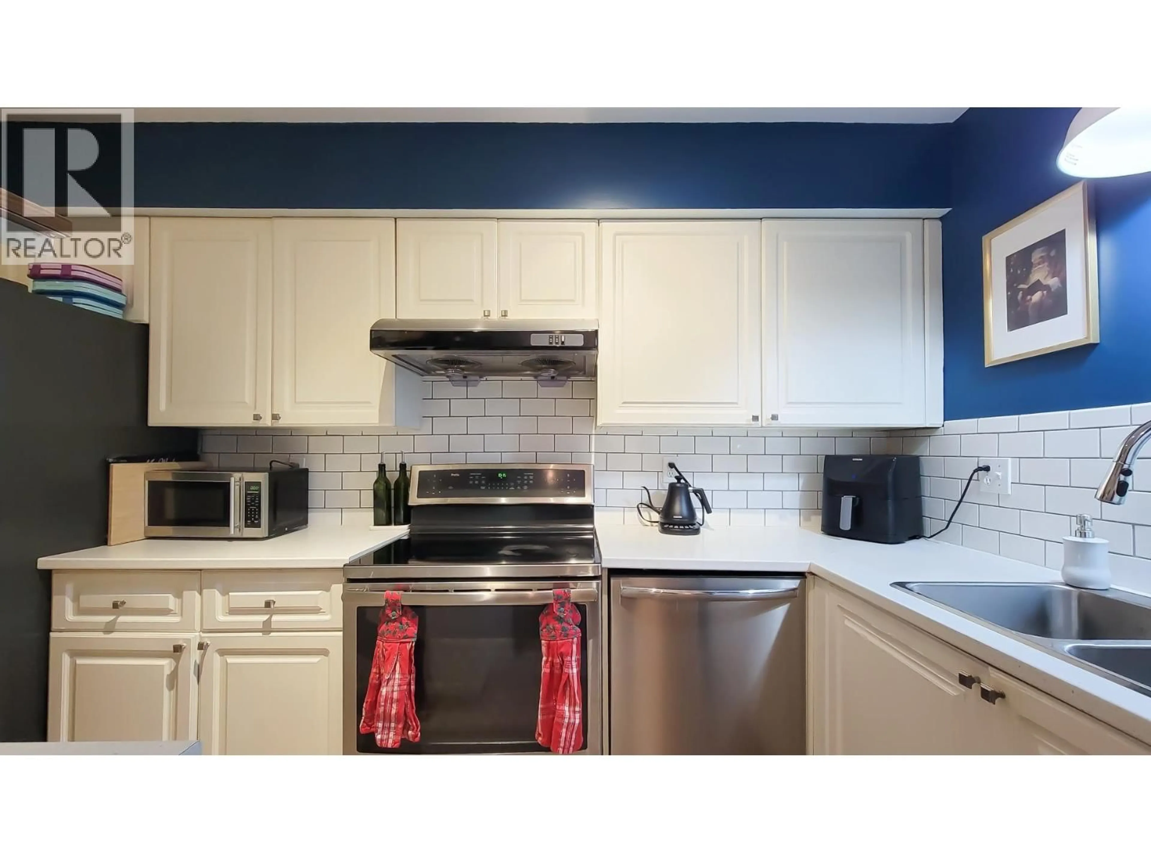 Standard kitchen, unknown for 116 - 1570 PRAIRIE AVENUE, Port Coquitlam British Columbia V3B1T4