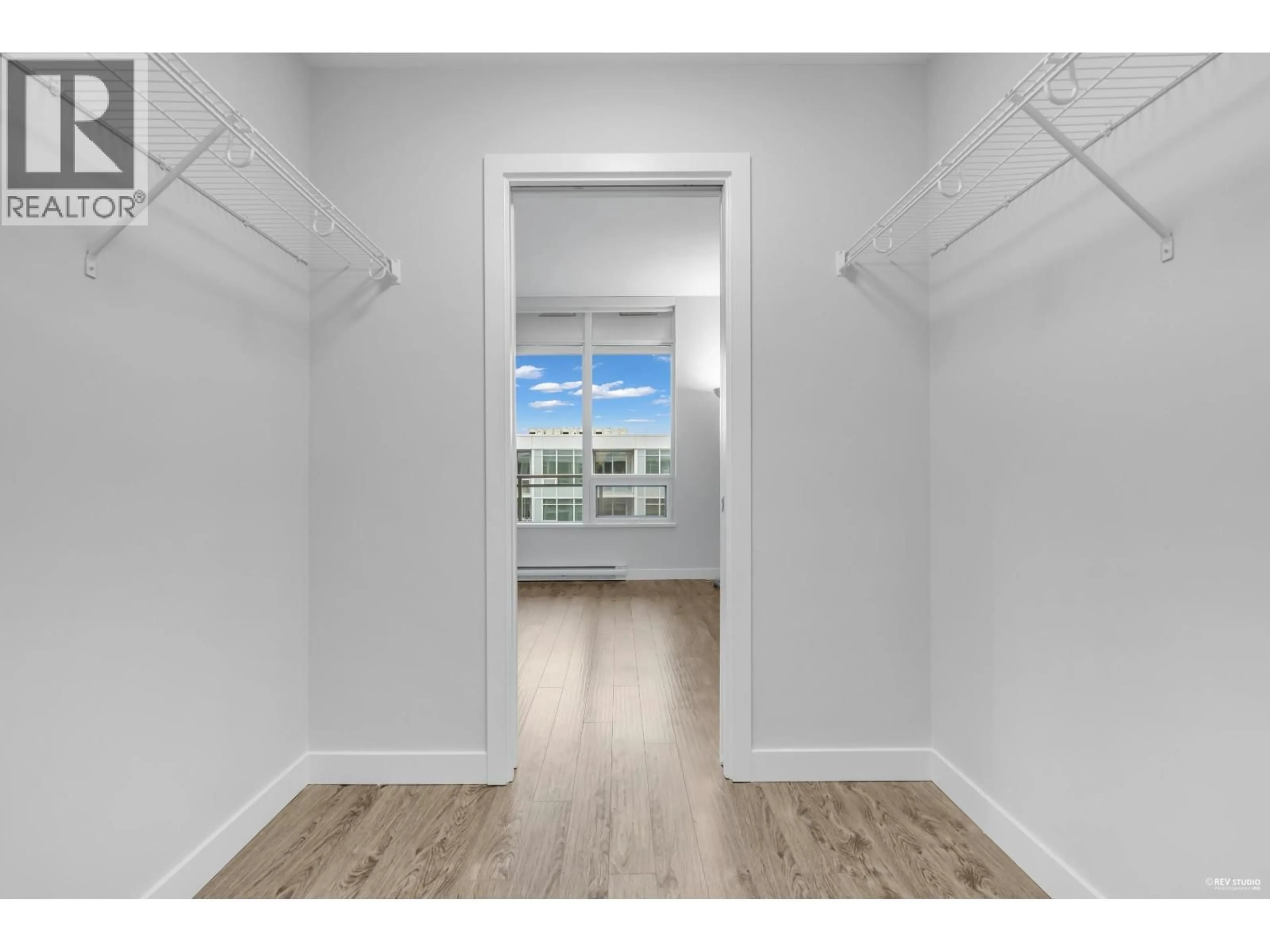 Indoor entryway for 1813 - 6188 NO. 3 ROAD, Richmond British Columbia V6Y0J3