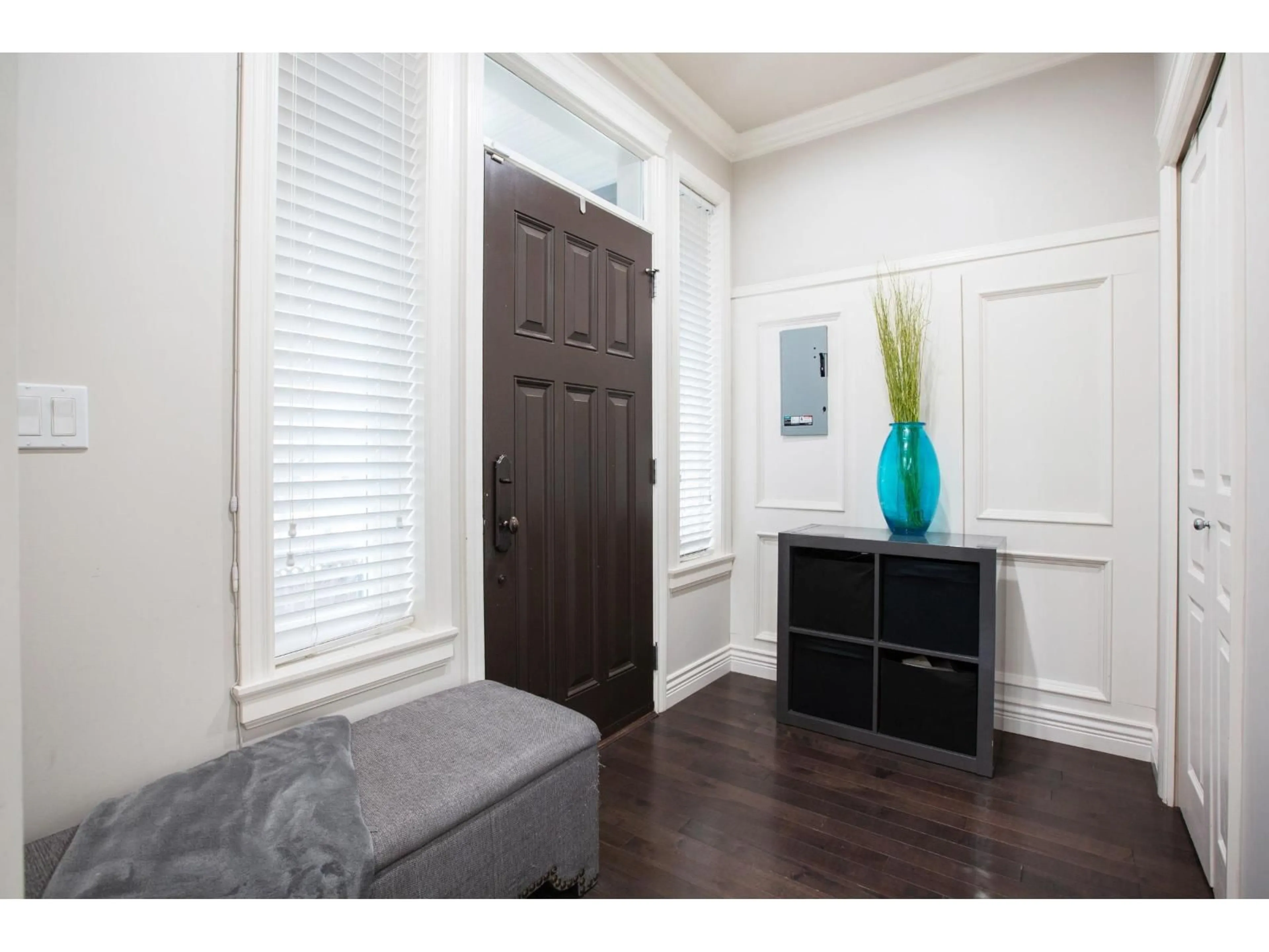 Indoor entryway for 6799 192 STREET, Surrey British Columbia V4N6A3