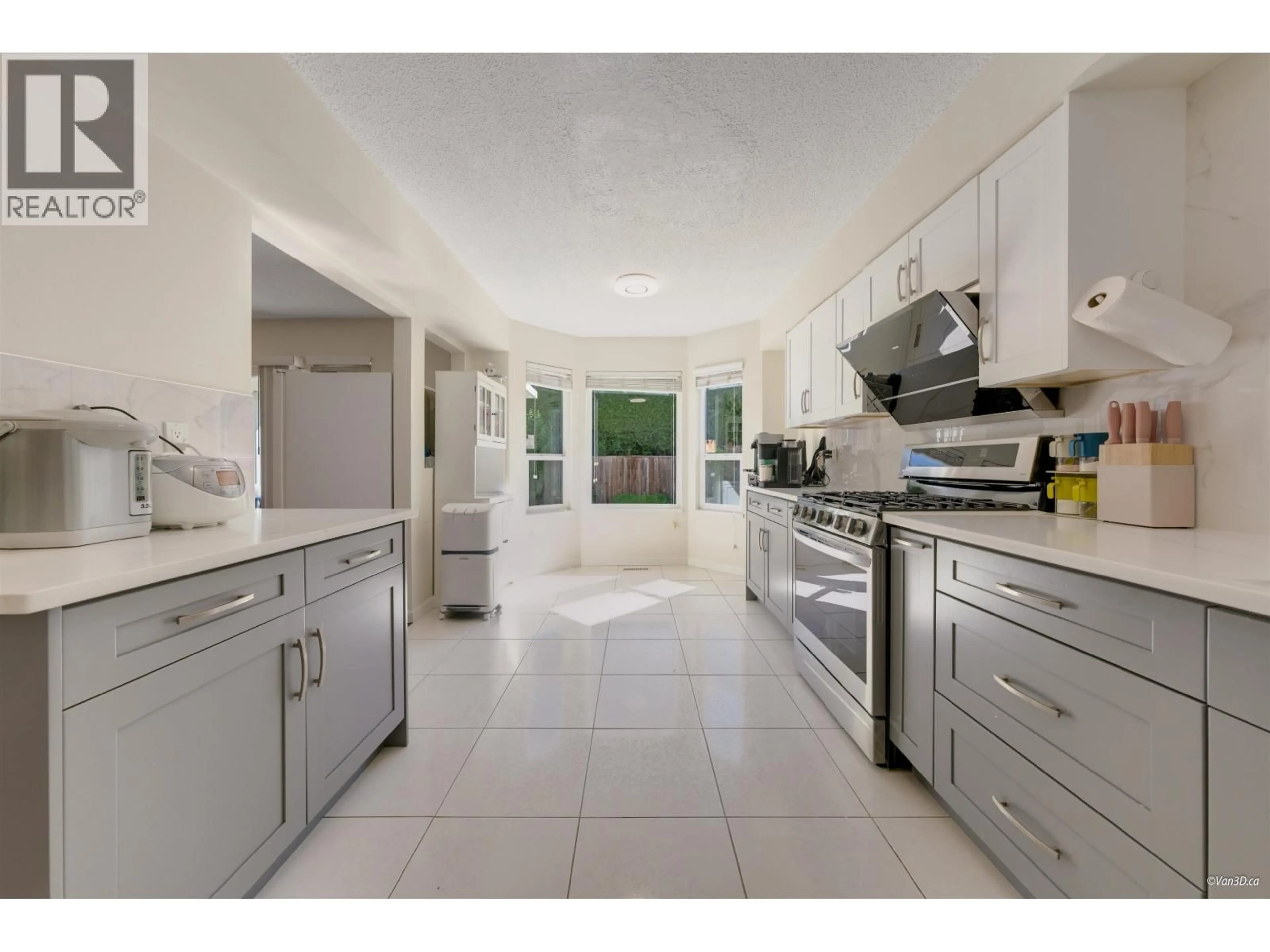 Open concept kitchen, ceramic/tile floor for 8366 DAYTON COURT, Richmond British Columbia V6Y3H6