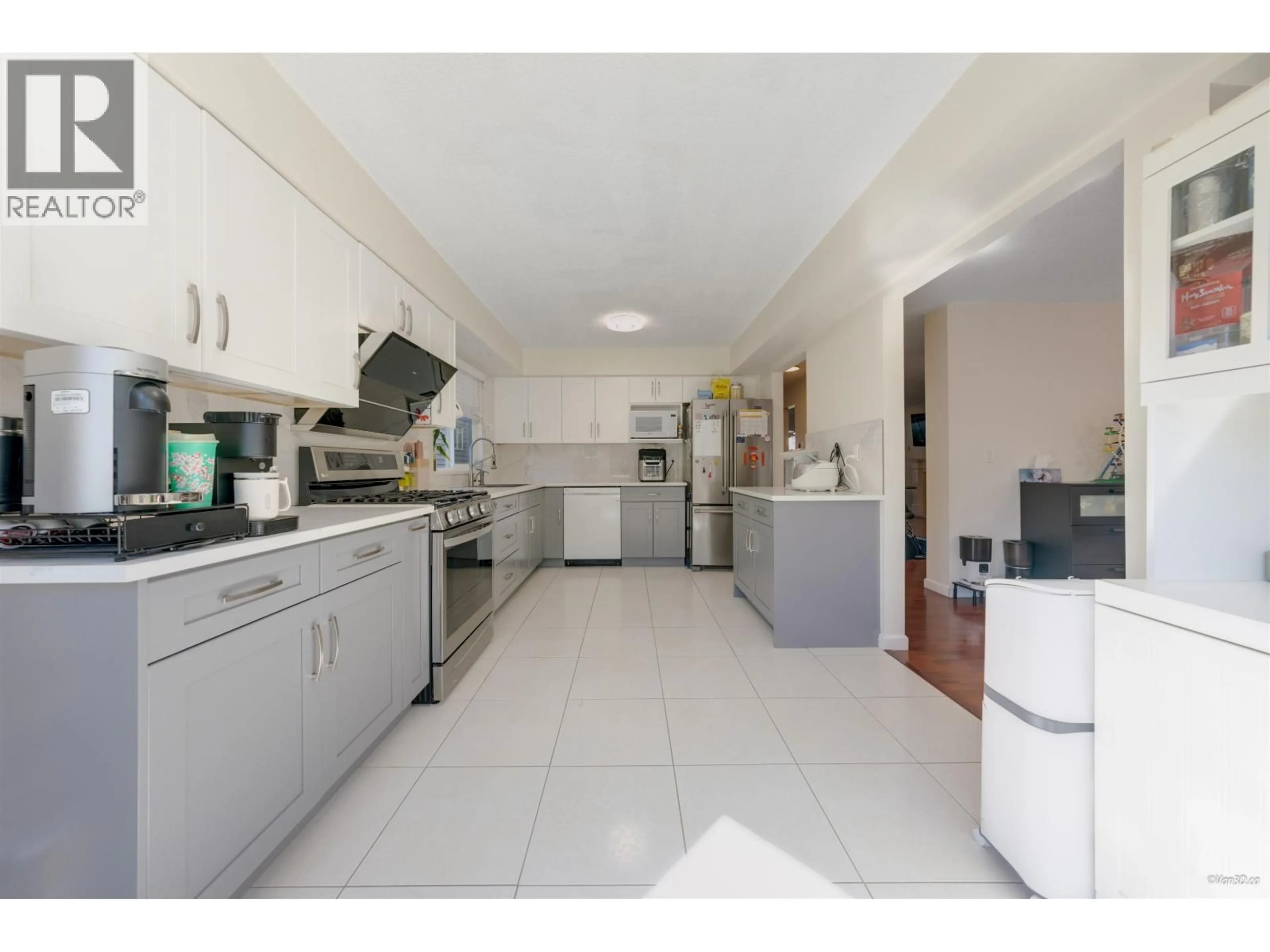 Standard kitchen, ceramic/tile floor for 8366 DAYTON COURT, Richmond British Columbia V6Y3H6