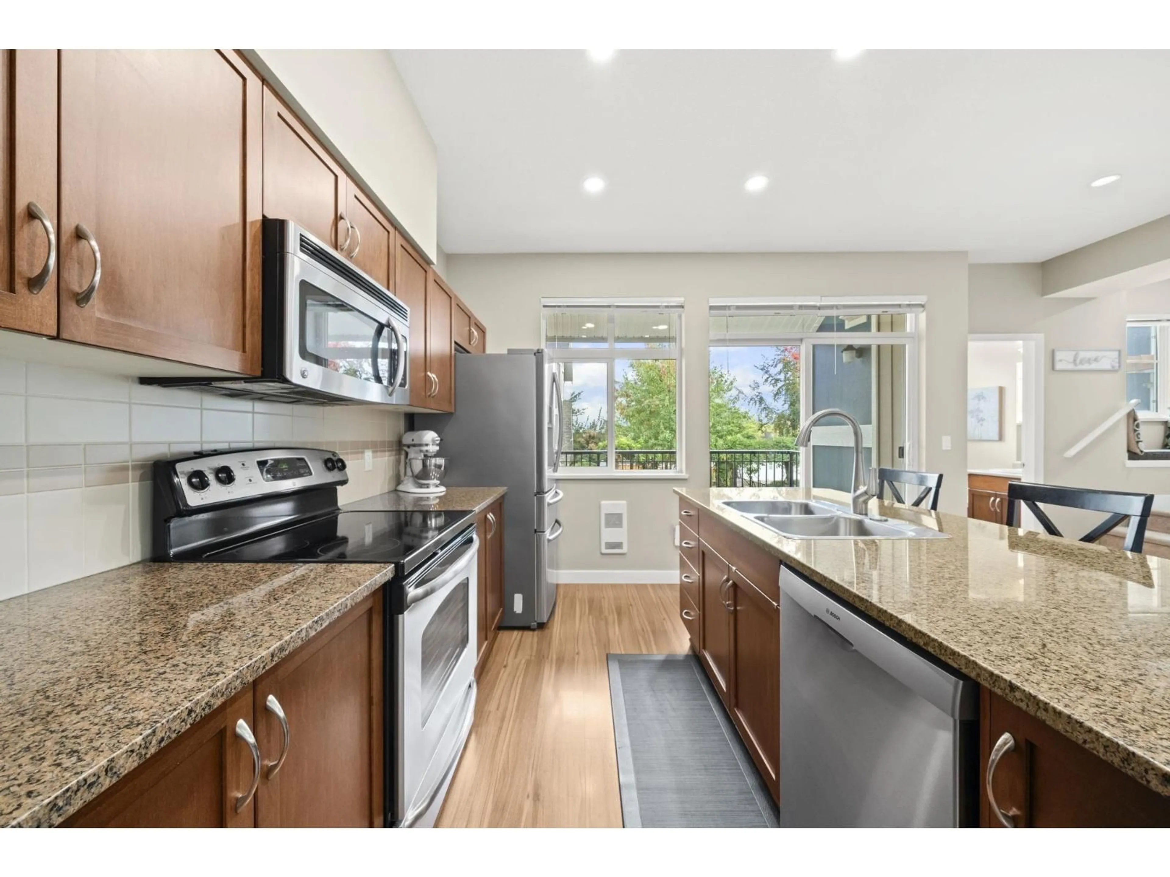 Open concept kitchen, unknown for 20 - 6036 164 STREET, Surrey British Columbia V3S3Y5