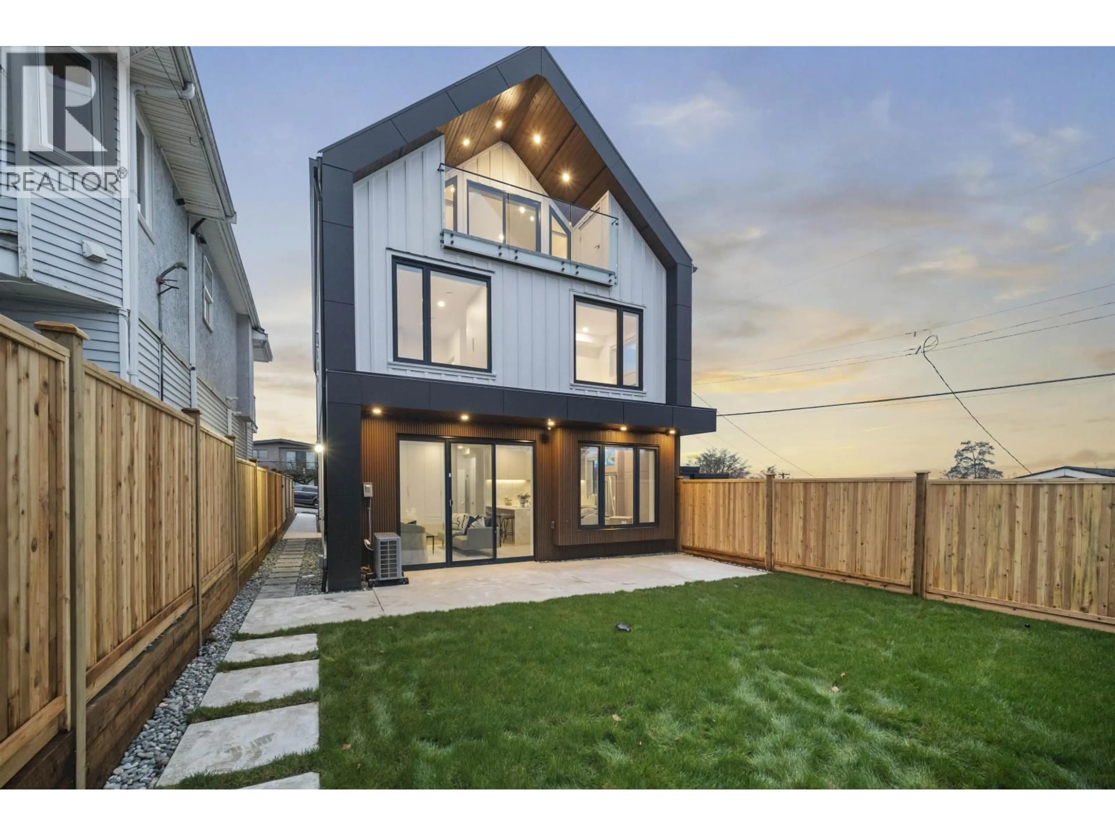 Home with brick exterior material, unknown for 2 - 3623 TRIUMPH STREET, Vancouver British Columbia V5K1V4