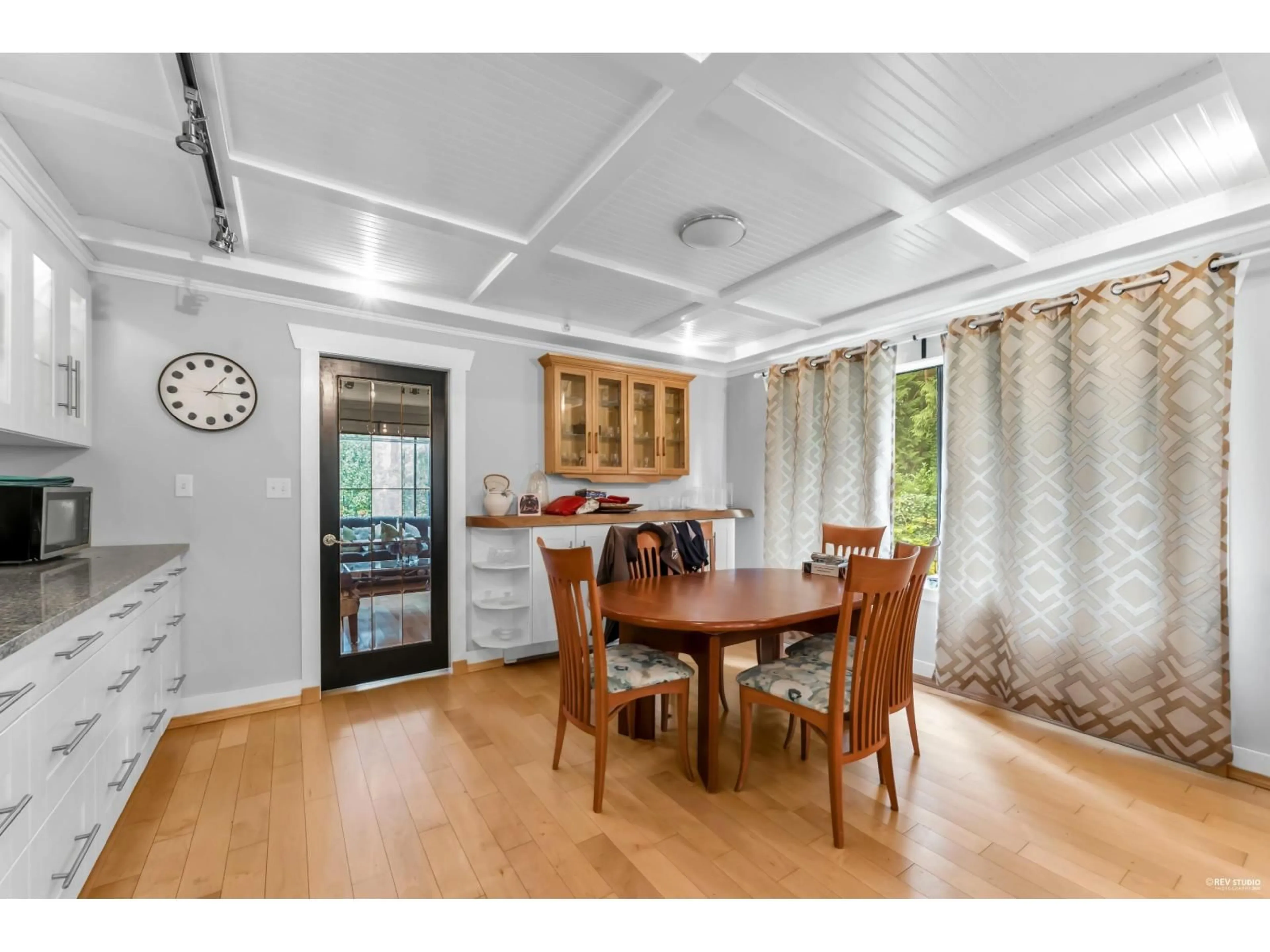 Dining room, wood/laminate floor for 2649 136 STREET, Surrey British Columbia V4P1Z5