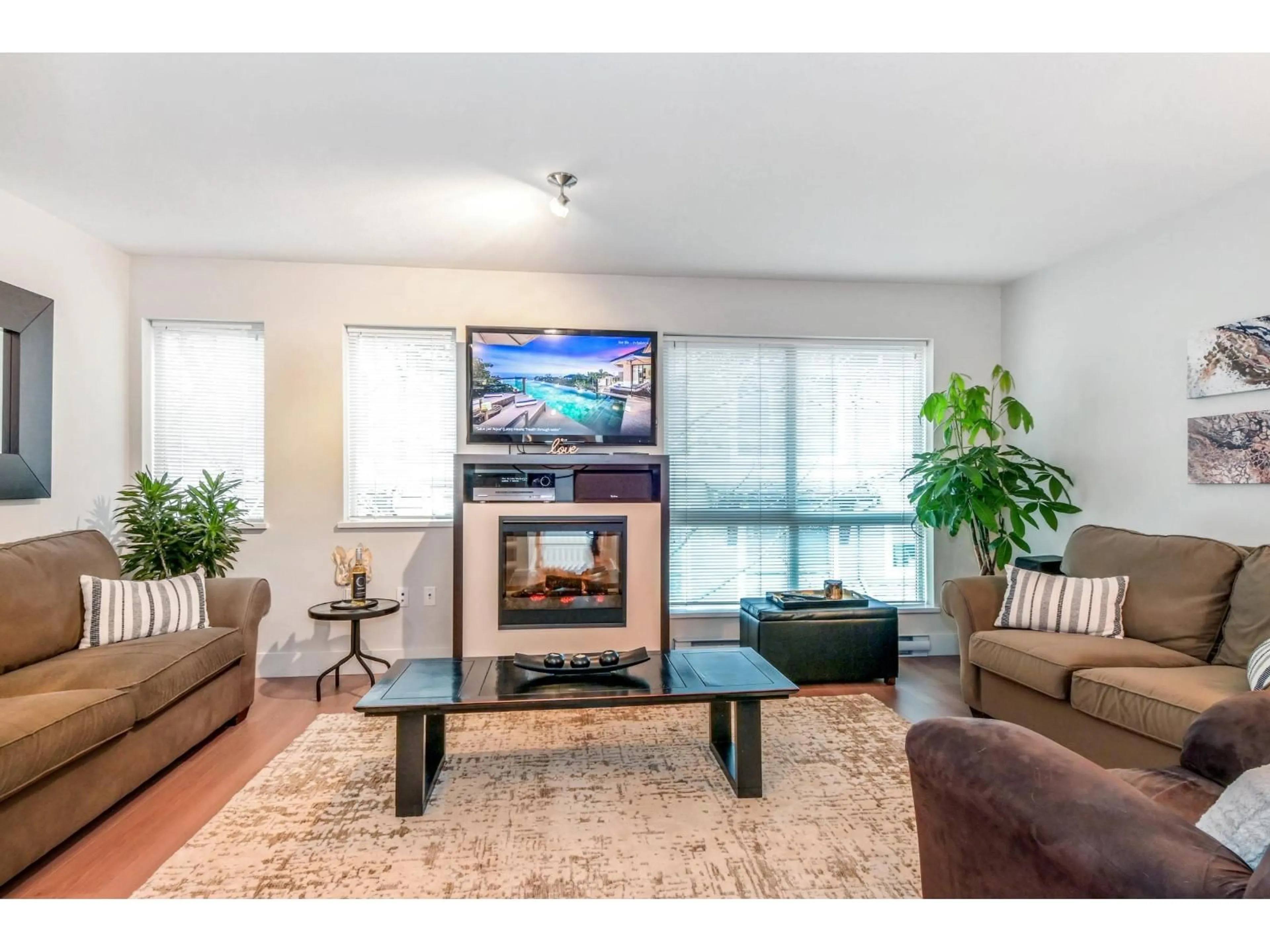 Living room with furniture, unknown for 72 - 6671 121 STREET, Surrey British Columbia V3W1T9