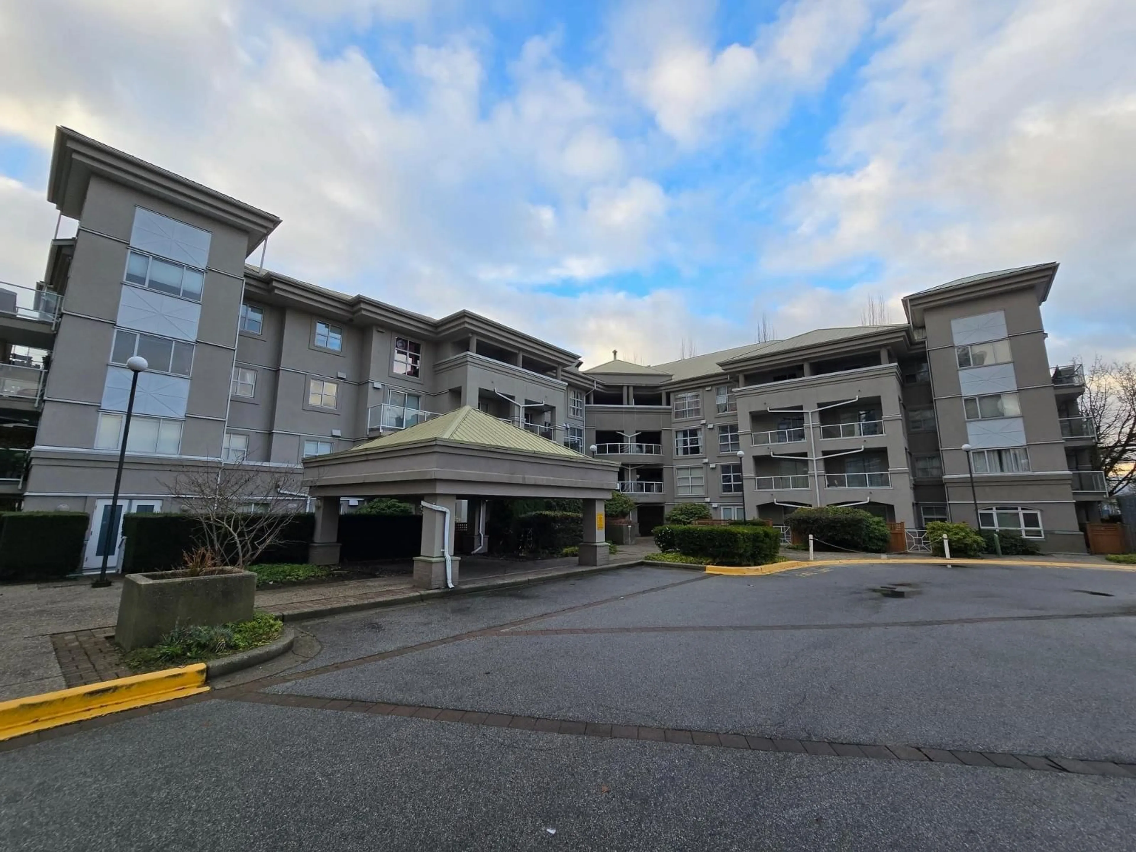 Unknown for 308 - 10533 UNIVERSITY DRIVE, Surrey British Columbia V3T5T7