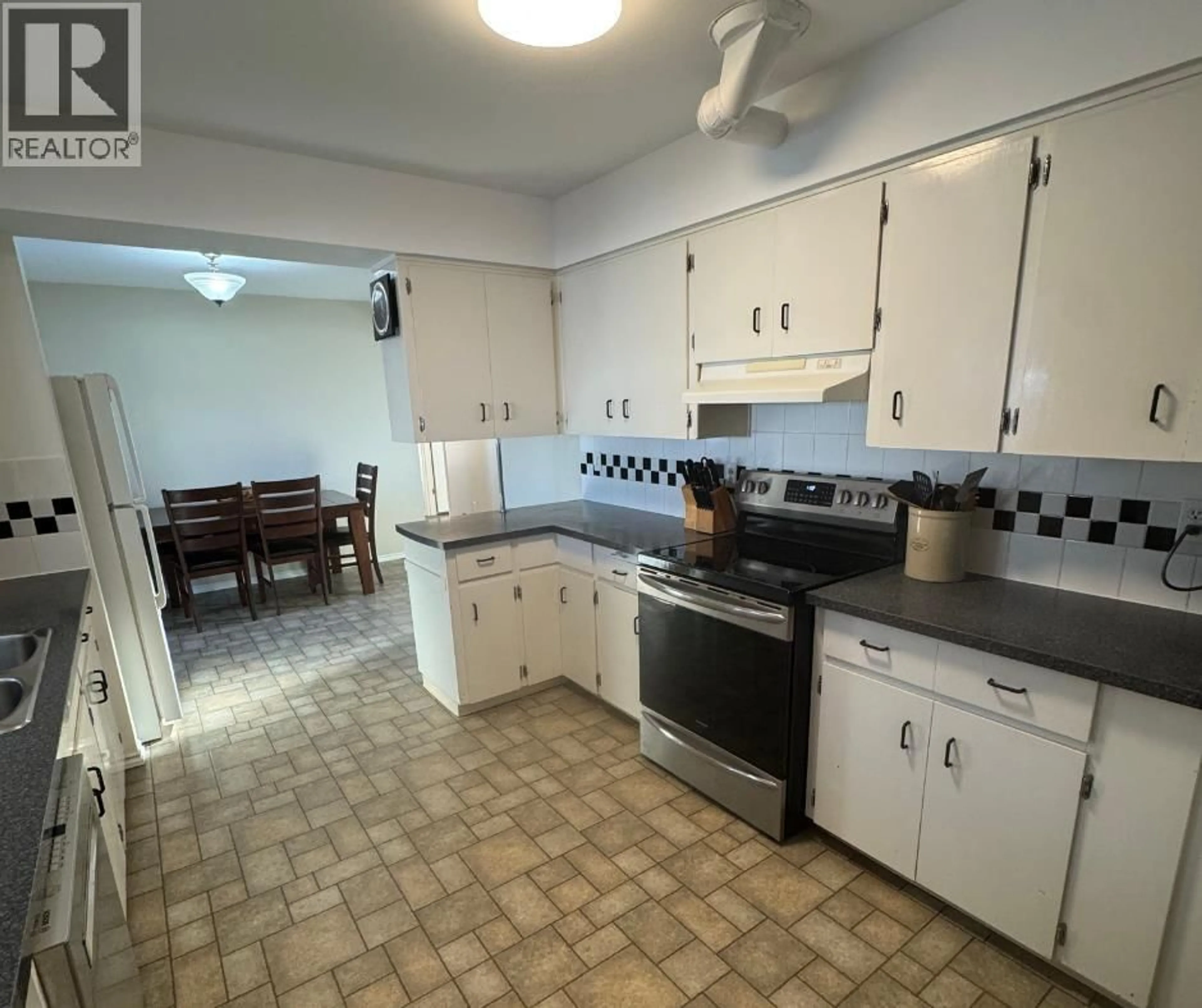 Standard kitchen, unknown for 10716 105 AVENUE, Fort St. John British Columbia V1J2N1